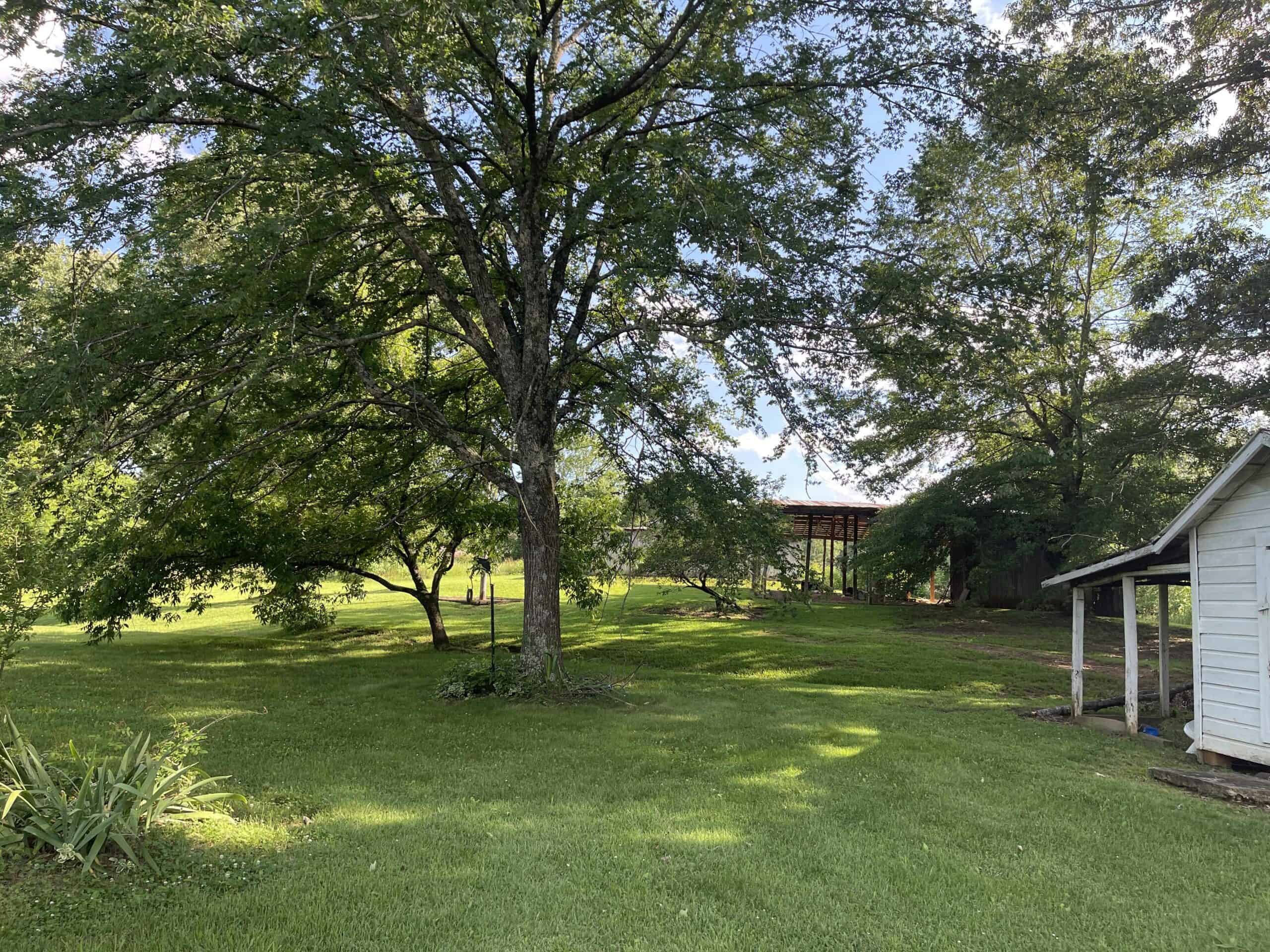 COUNTRY HOME FOR SALE IN MCNAIRY TN WITH 79.2 AC   – WHITE TAILED DEER HUNTING LAND – NO RESTRICTIONS