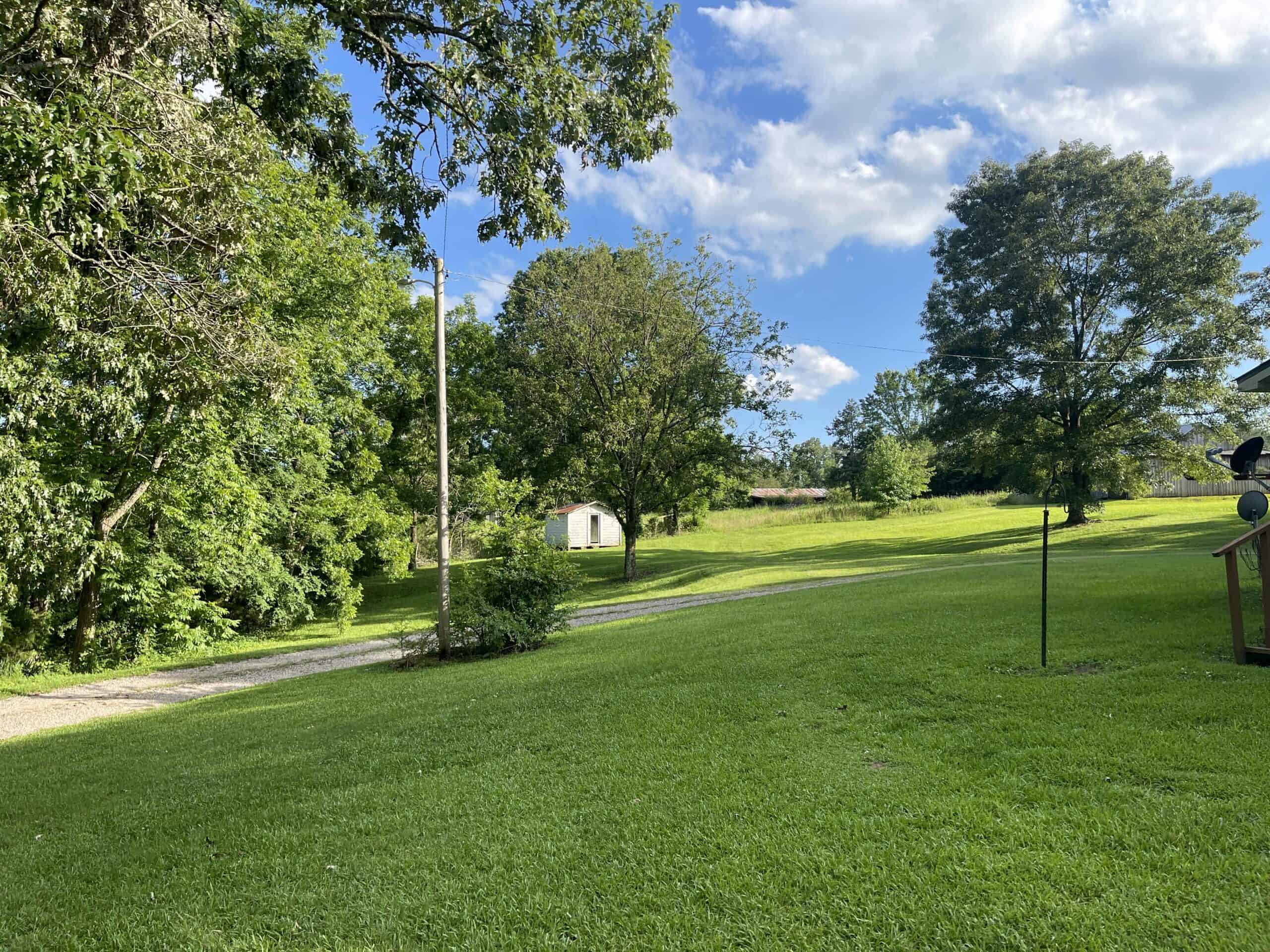 COUNTRY HOME FOR SALE IN MCNAIRY TN WITH 79.2 AC   – WHITE TAILED DEER HUNTING LAND – NO RESTRICTIONS