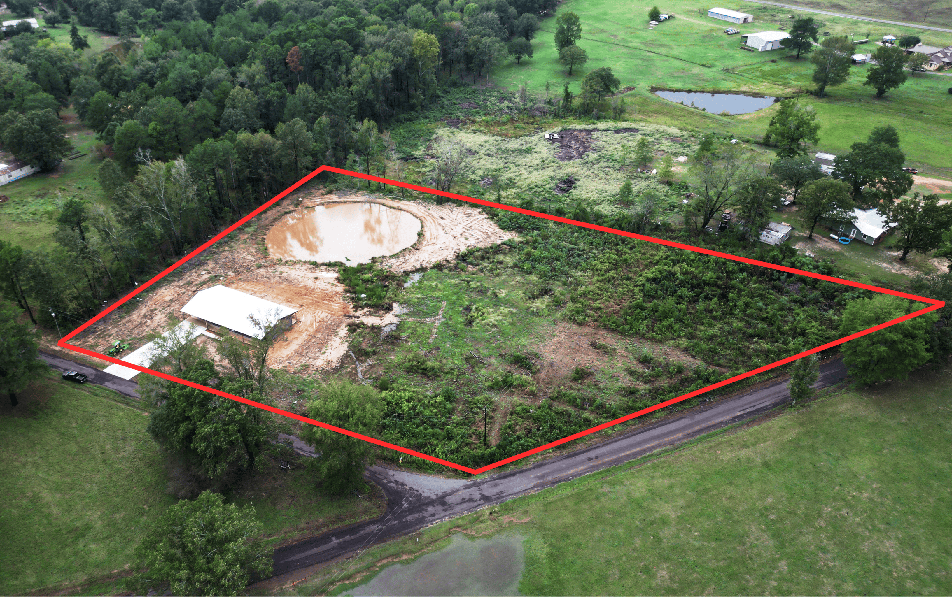 Country Home For Sale with Acreage in Atlanta, Texas