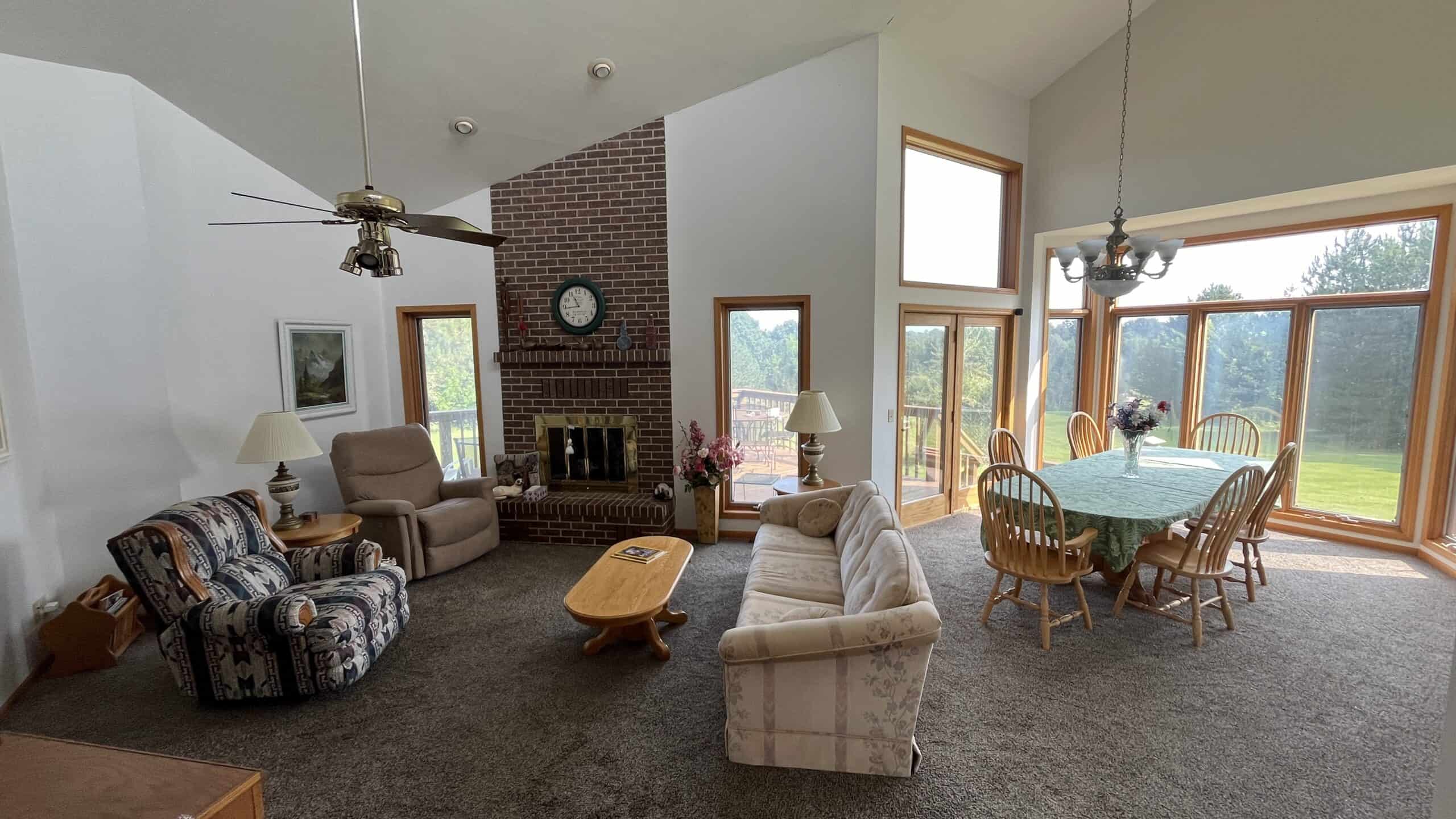 Home & Outbuildings on Acreage in Gentry County