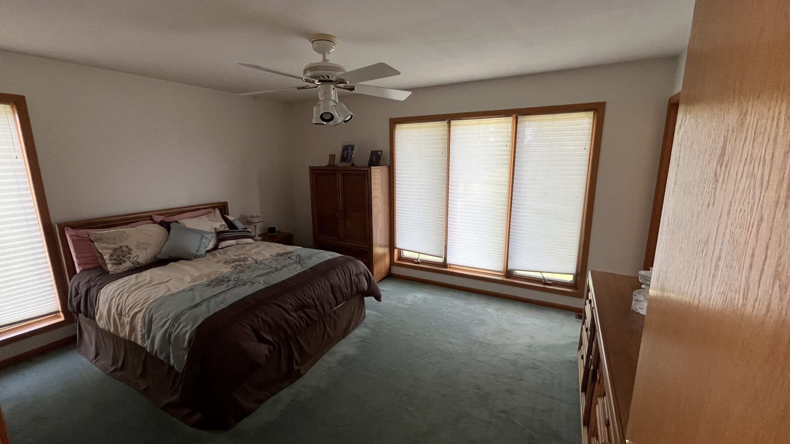 Home & Outbuildings on Acreage in Gentry County