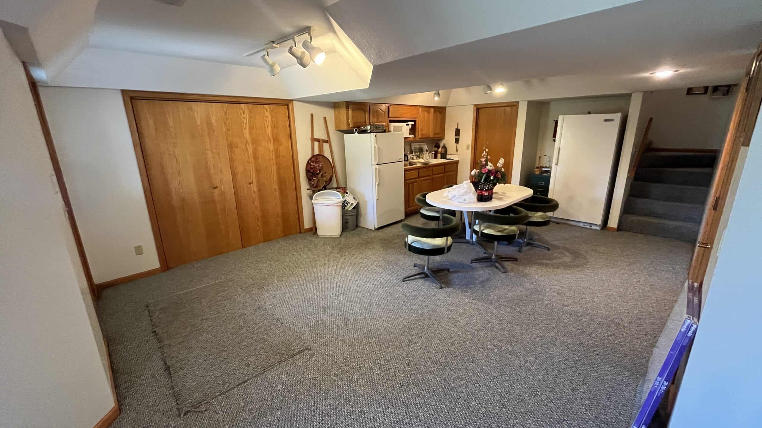 Home & Outbuildings on Acreage in Gentry County