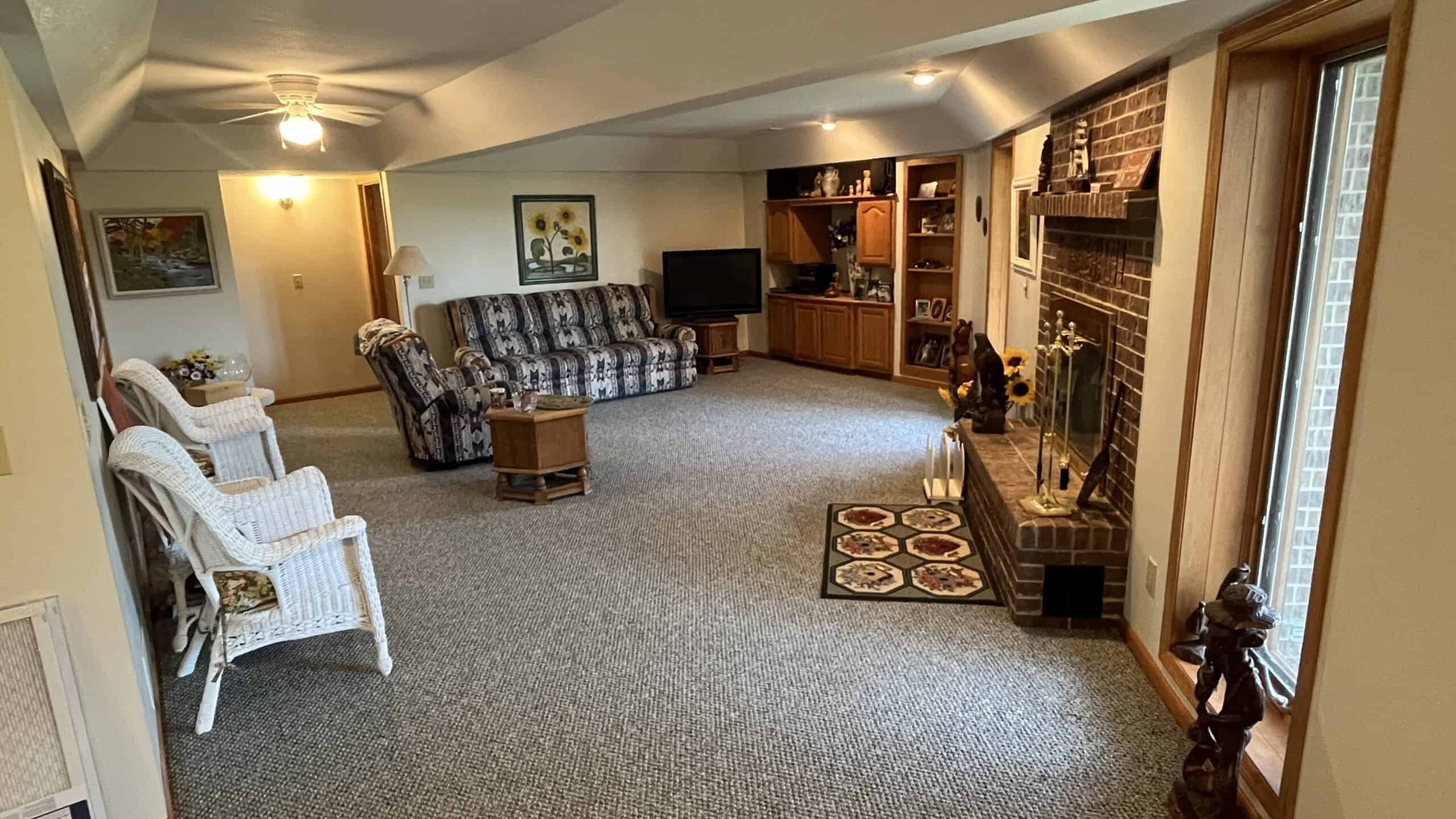 Home & Outbuildings on Acreage in Gentry County