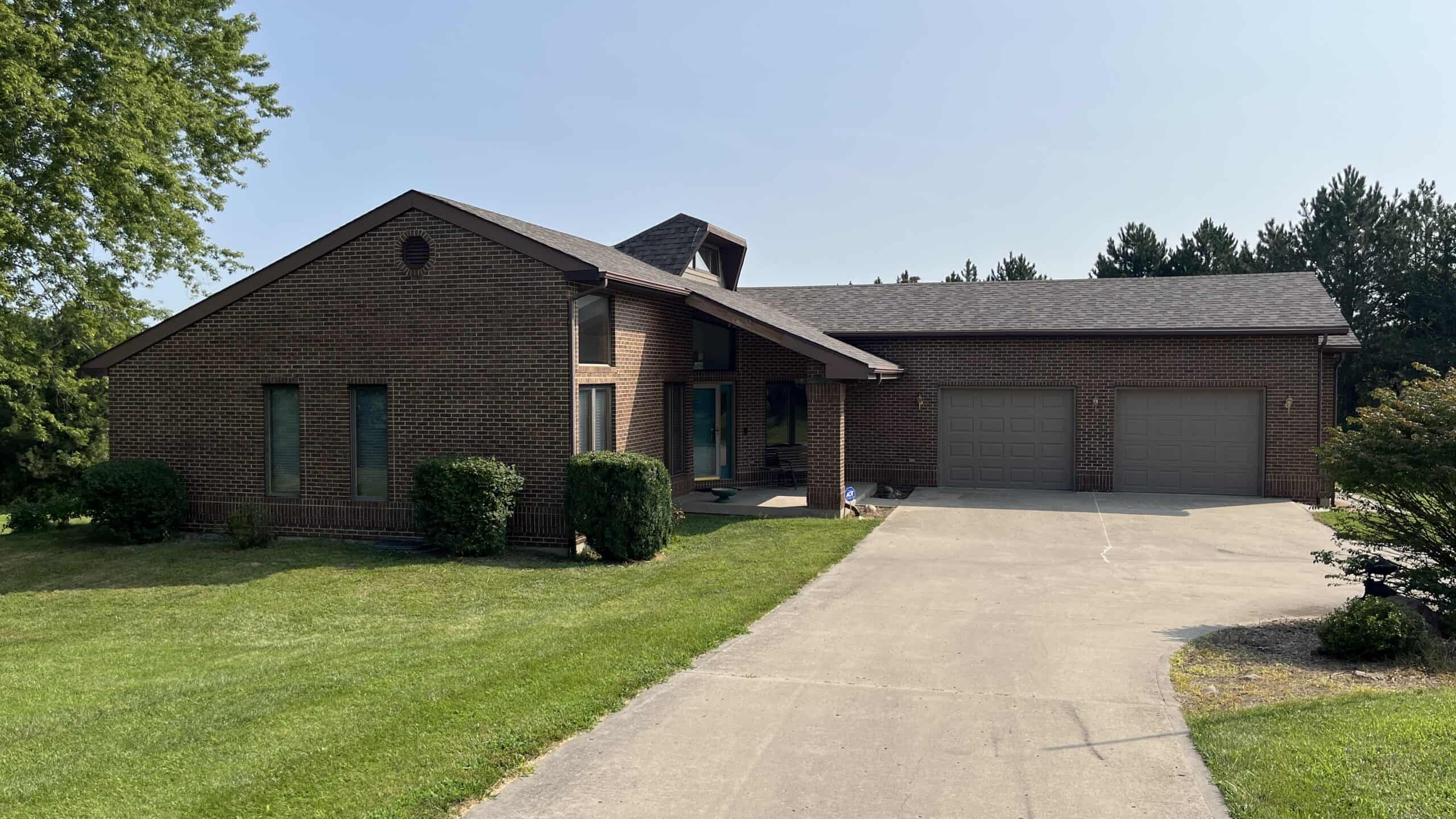 Home & Outbuildings on Acreage in Gentry County
