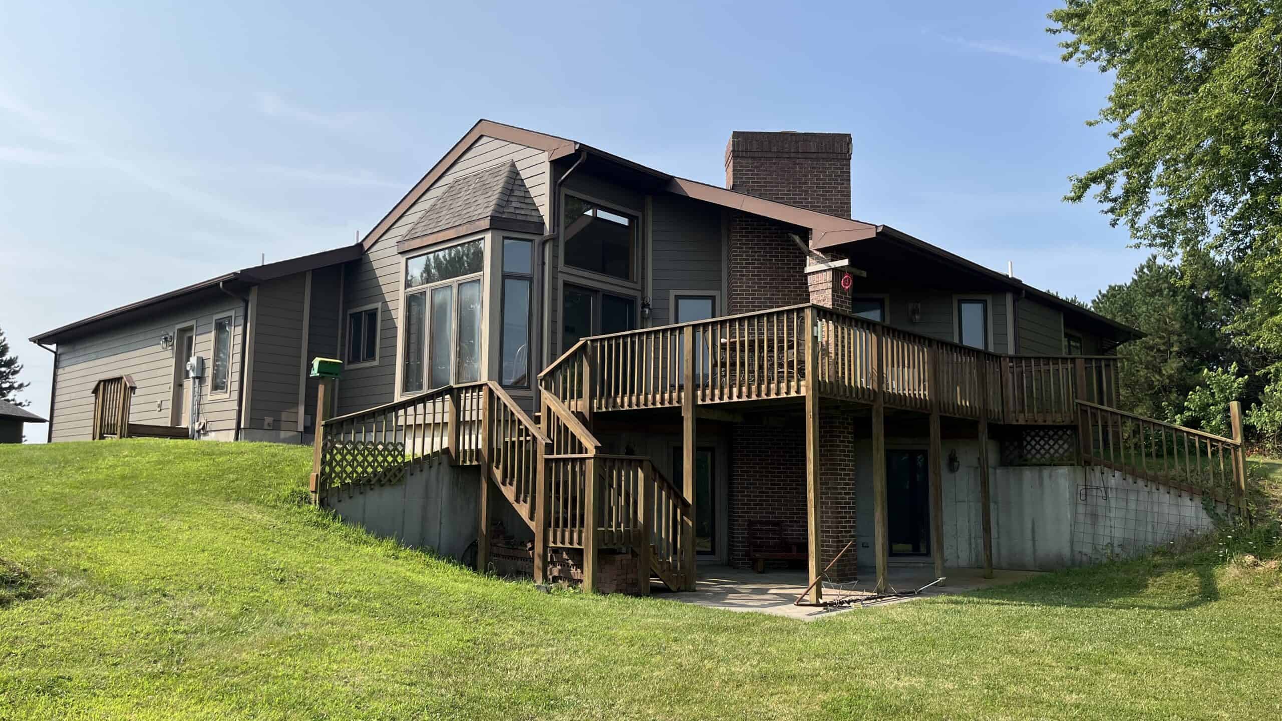 Home & Outbuildings on Acreage in Gentry County
