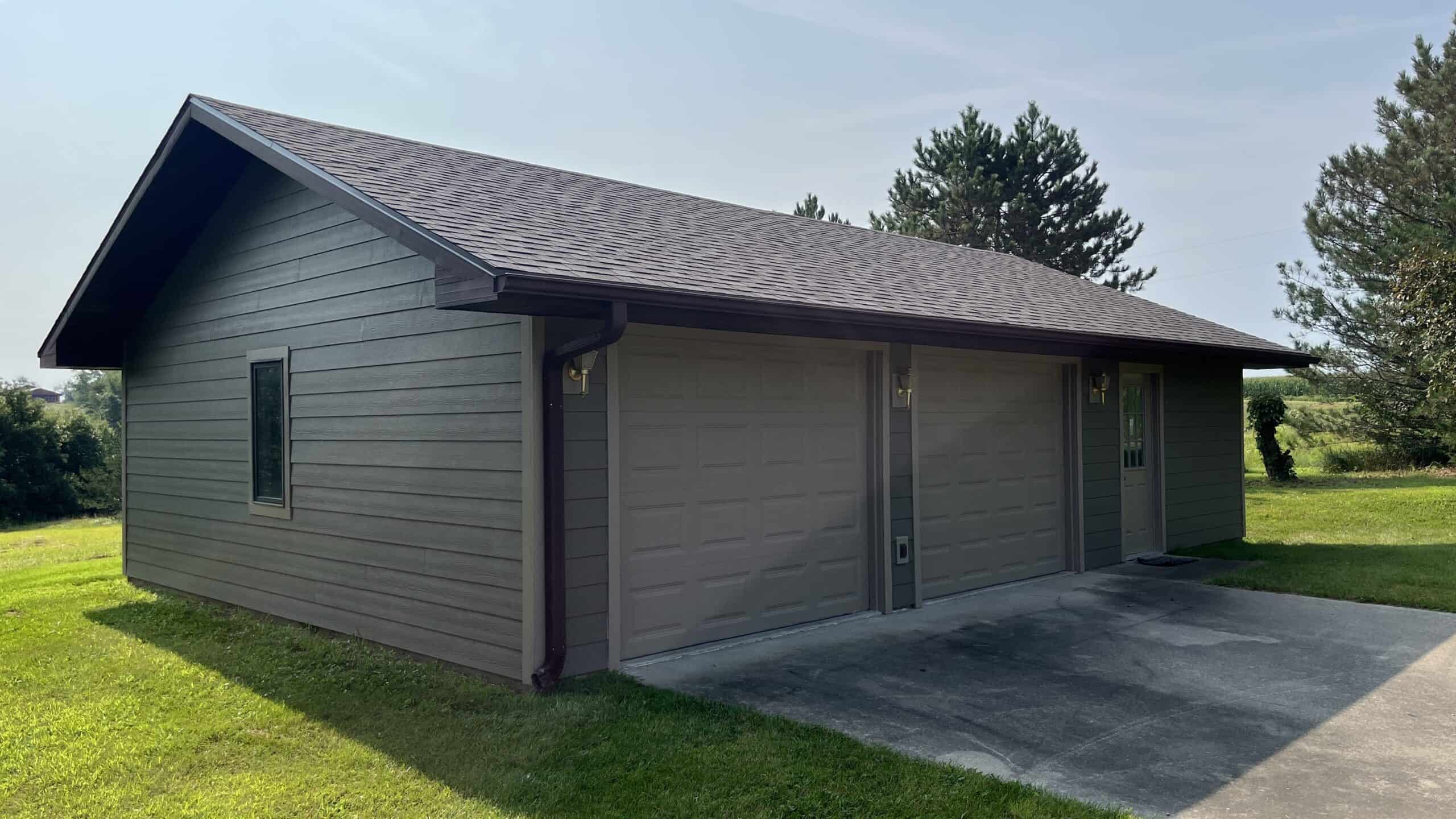 Home & Outbuildings on Acreage in Gentry County