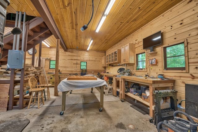 Corporate / Family Retreat For Sale – Entire Private Lake on 207 Acres