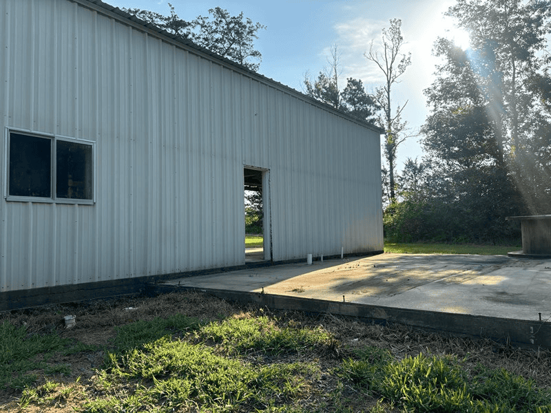 ±24.1 Acres Of East Texas Land With Insulated Shop And Pond