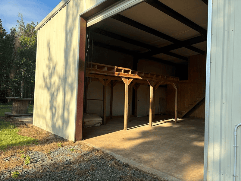 ±24.1 Acres Of East Texas Land With Insulated Shop And Pond