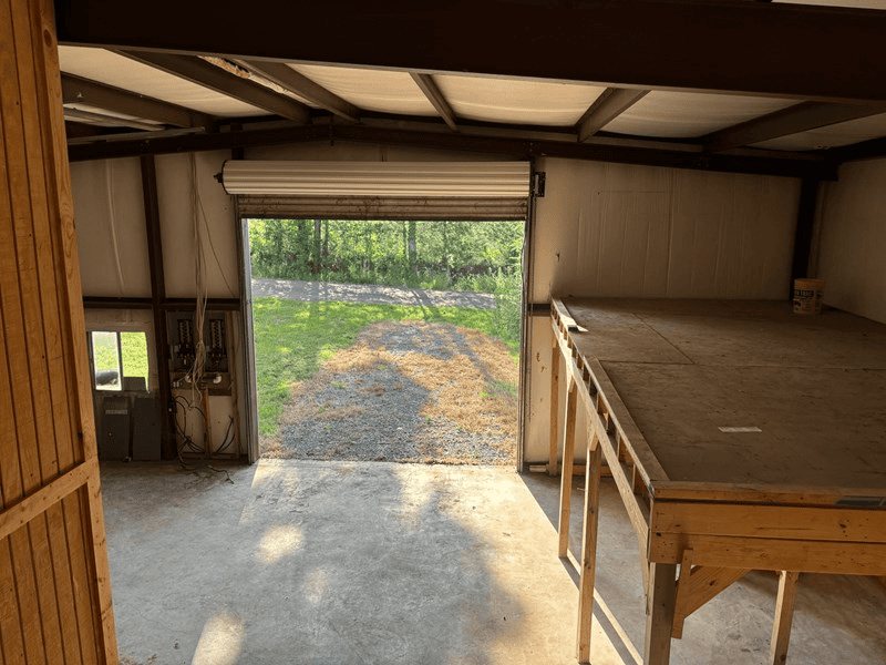 ±24.1 Acres Of East Texas Land With Insulated Shop And Pond