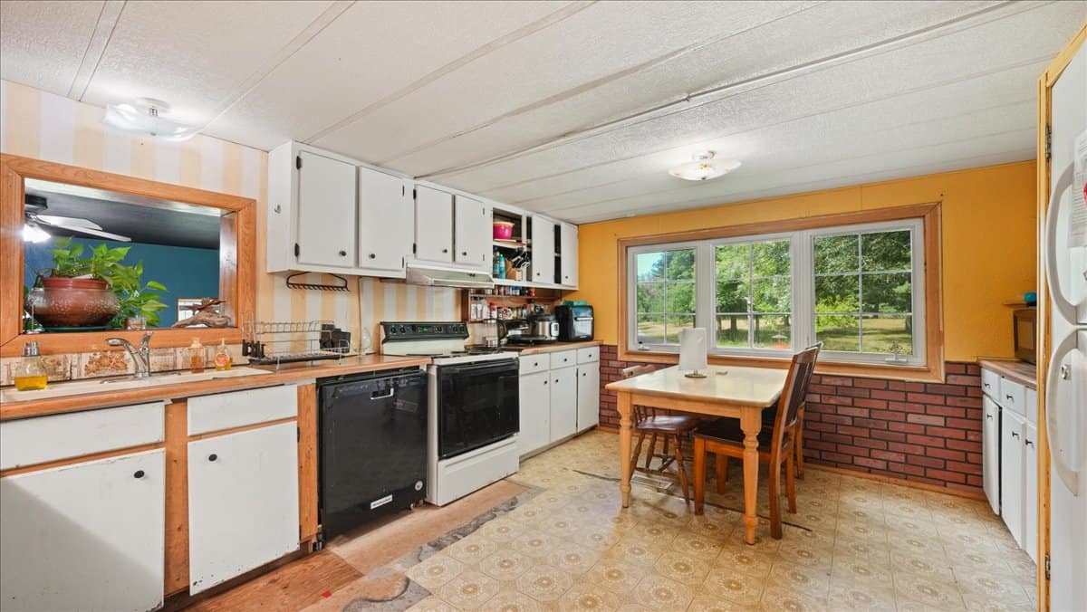 4-Bedroom Home Tucked Away in the Pines