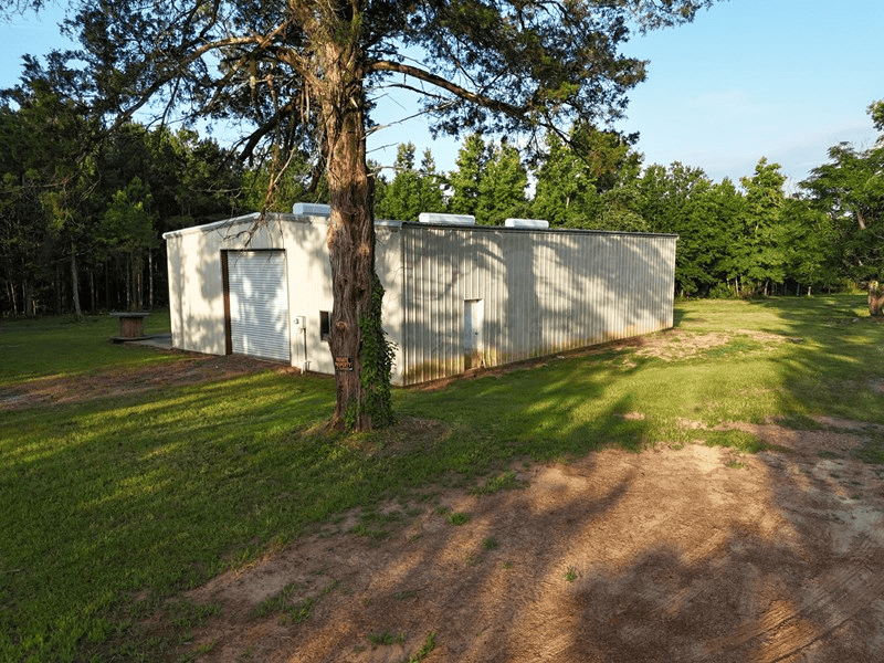 ±24.1 Acres Of East Texas Land With Insulated Shop And Pond