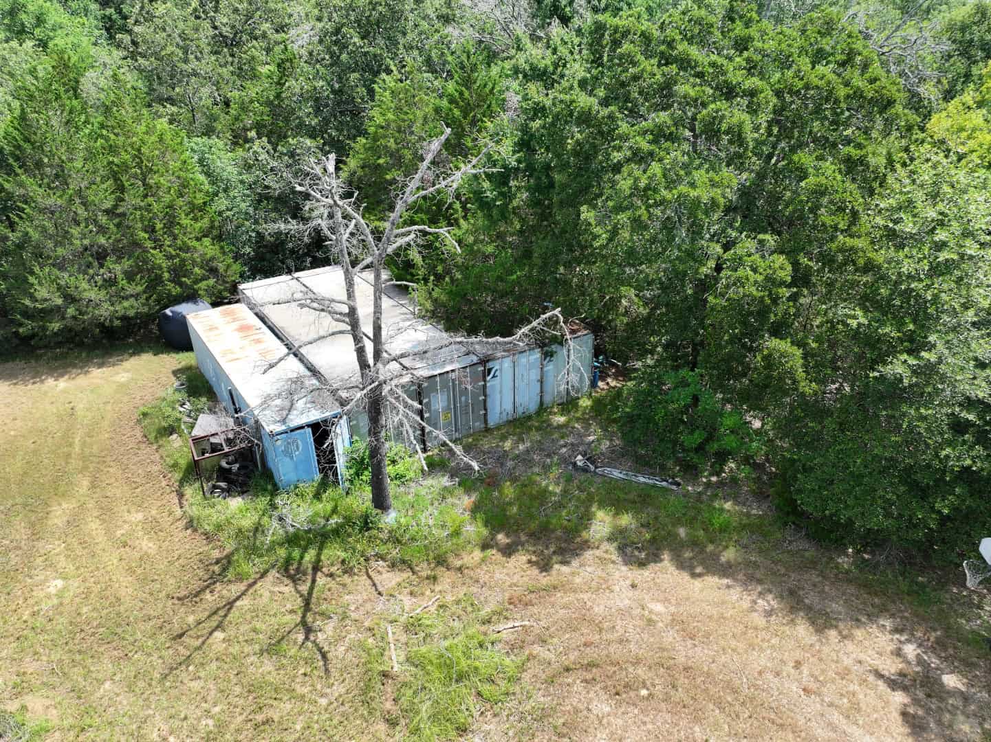 Hunters, Take Notice! 33.76 Acres of Off-Grid Bliss in Fairfield, TX – Your Ultimate Hunting Property!