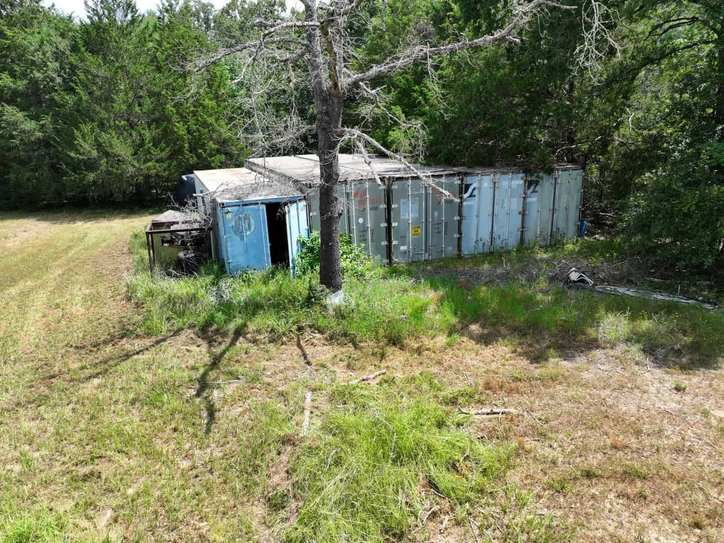 Hunters, Take Notice! 33.76 Acres of Off-Grid Bliss in Fairfield, TX – Your Ultimate Hunting Property!