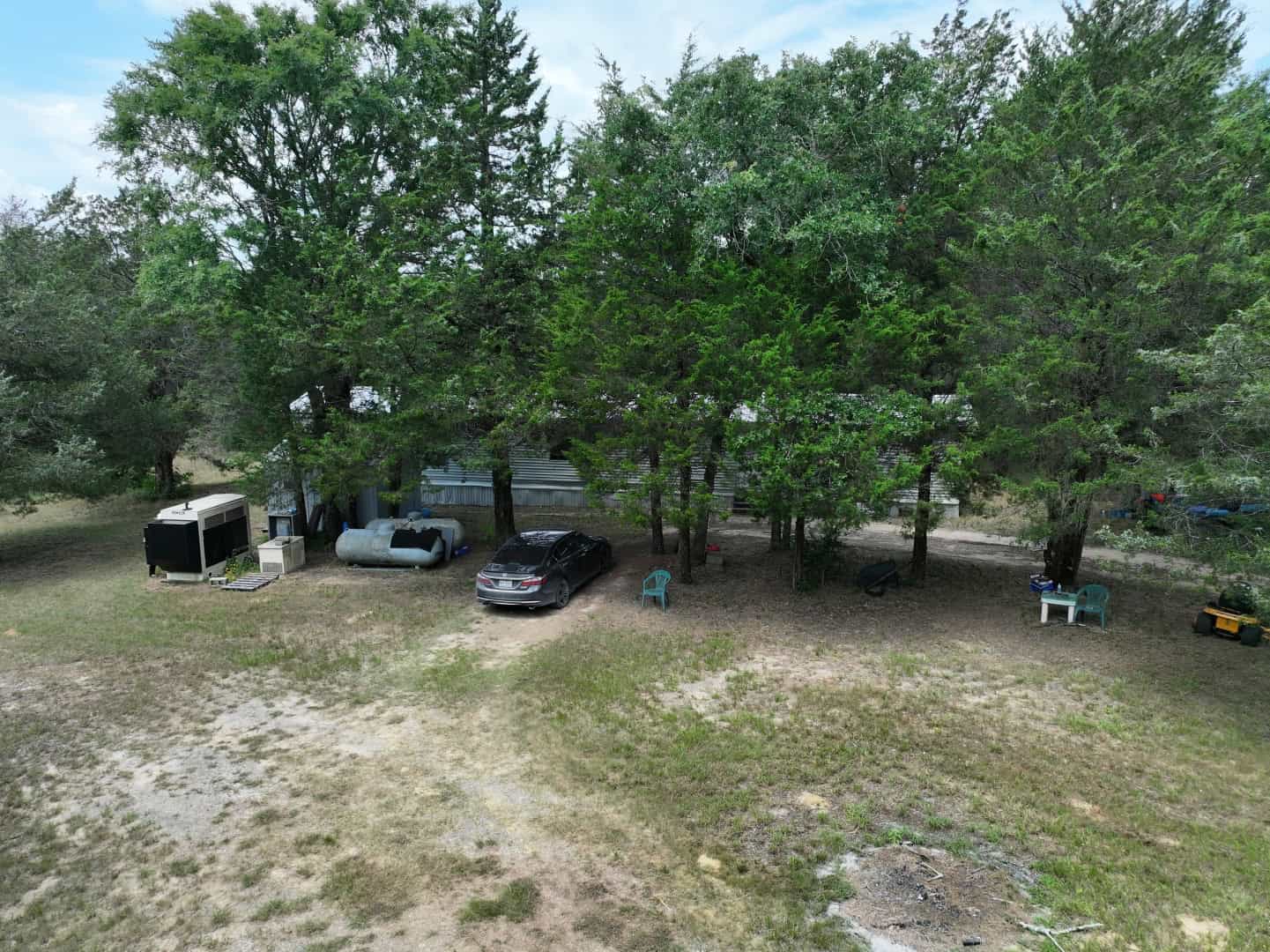 Hunters, Take Notice! 33.76 Acres of Off-Grid Bliss in Fairfield, TX – Your Ultimate Hunting Property!