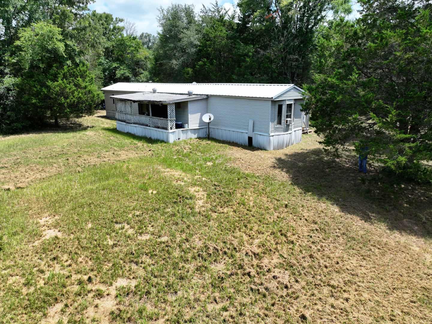 Hunters, Take Notice! 33.76 Acres of Off-Grid Bliss in Fairfield, TX – Your Ultimate Hunting Property!