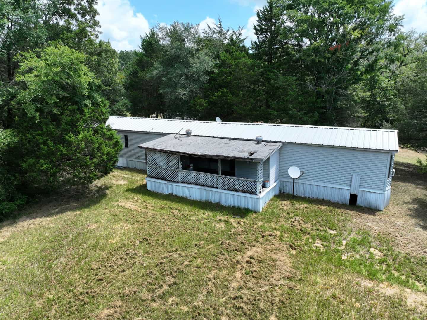 Hunters, Take Notice! 33.76 Acres of Off-Grid Bliss in Fairfield, TX – Your Ultimate Hunting Property!