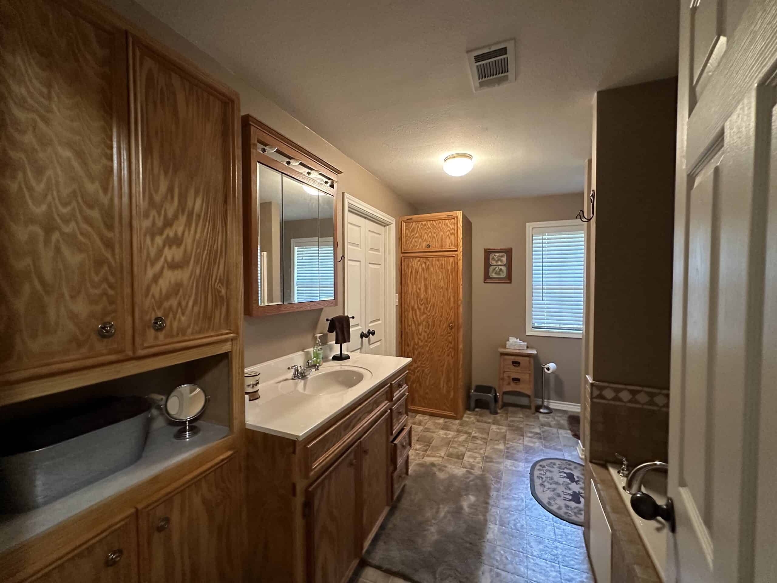 East Texas Hunting/Recreational Tract With Cabin