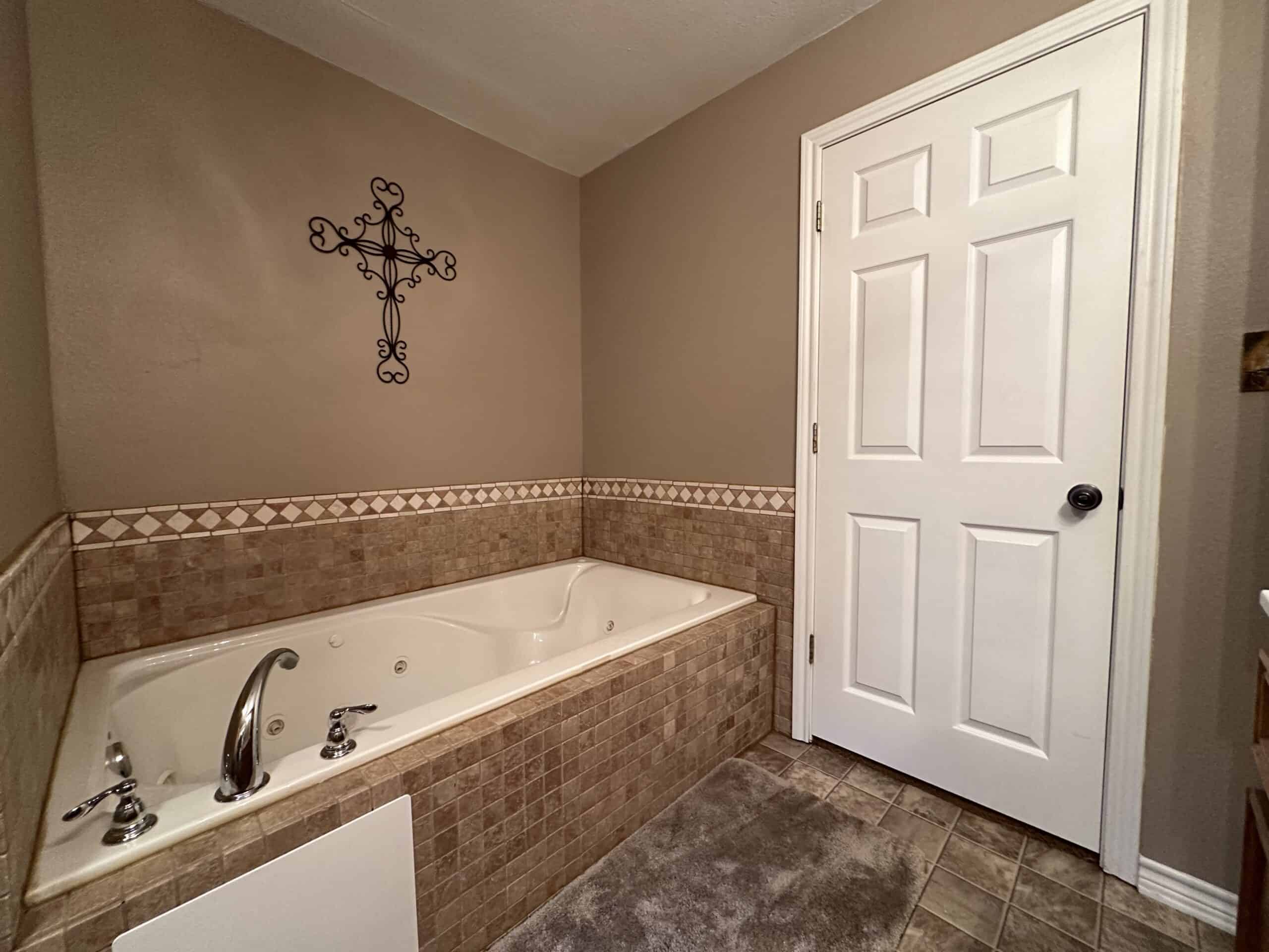 East Texas Hunting/Recreational Tract With Cabin