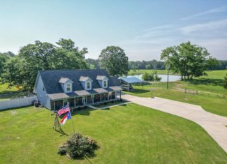 Gorgeous Home and Acreage for Hunting and Fishing