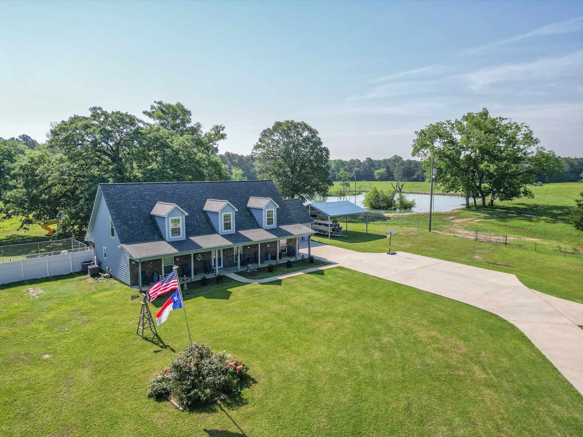 Gorgeous Home and Acreage for Hunting and Fishing