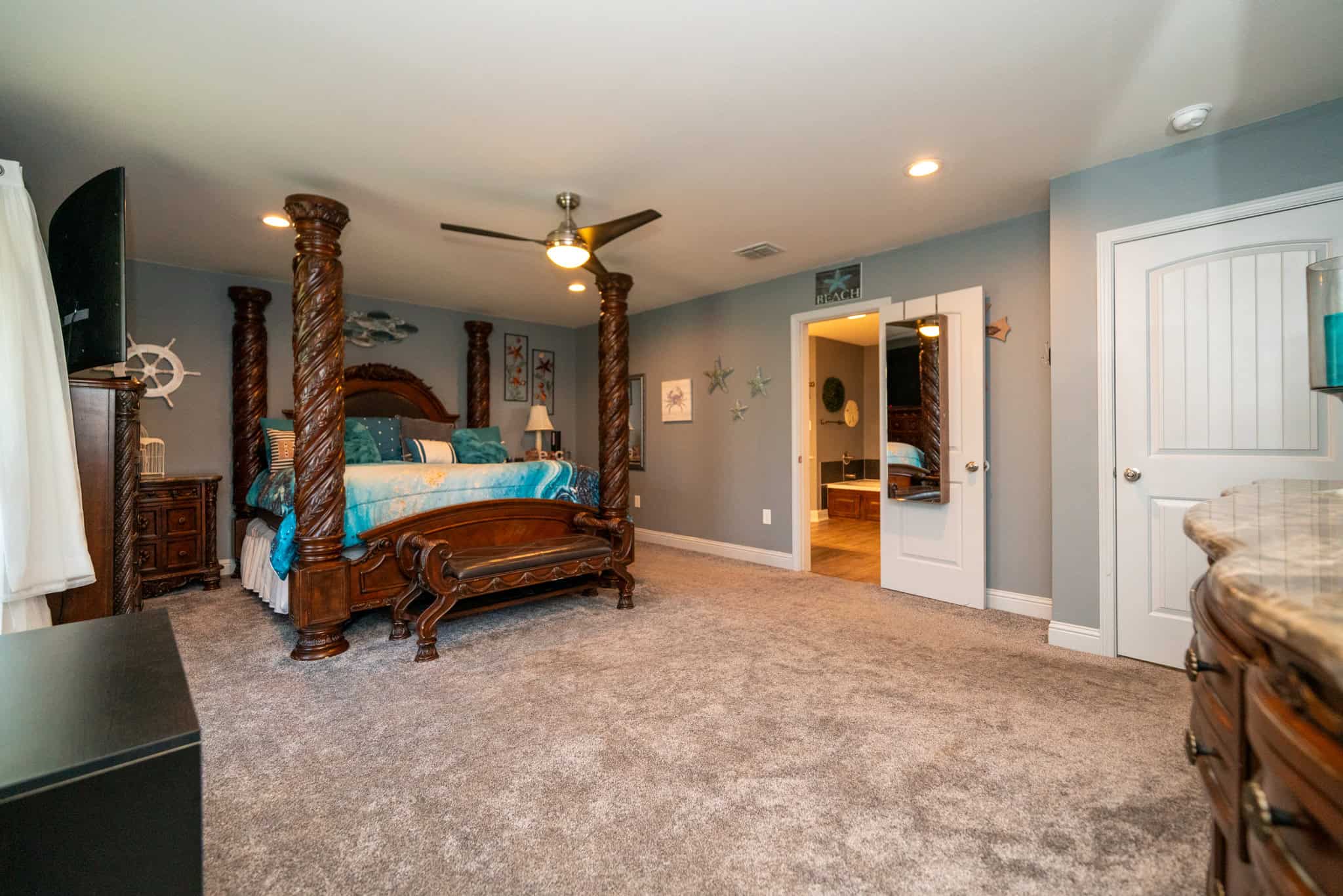 Gorgeous Home and Acreage for Hunting and Fishing
