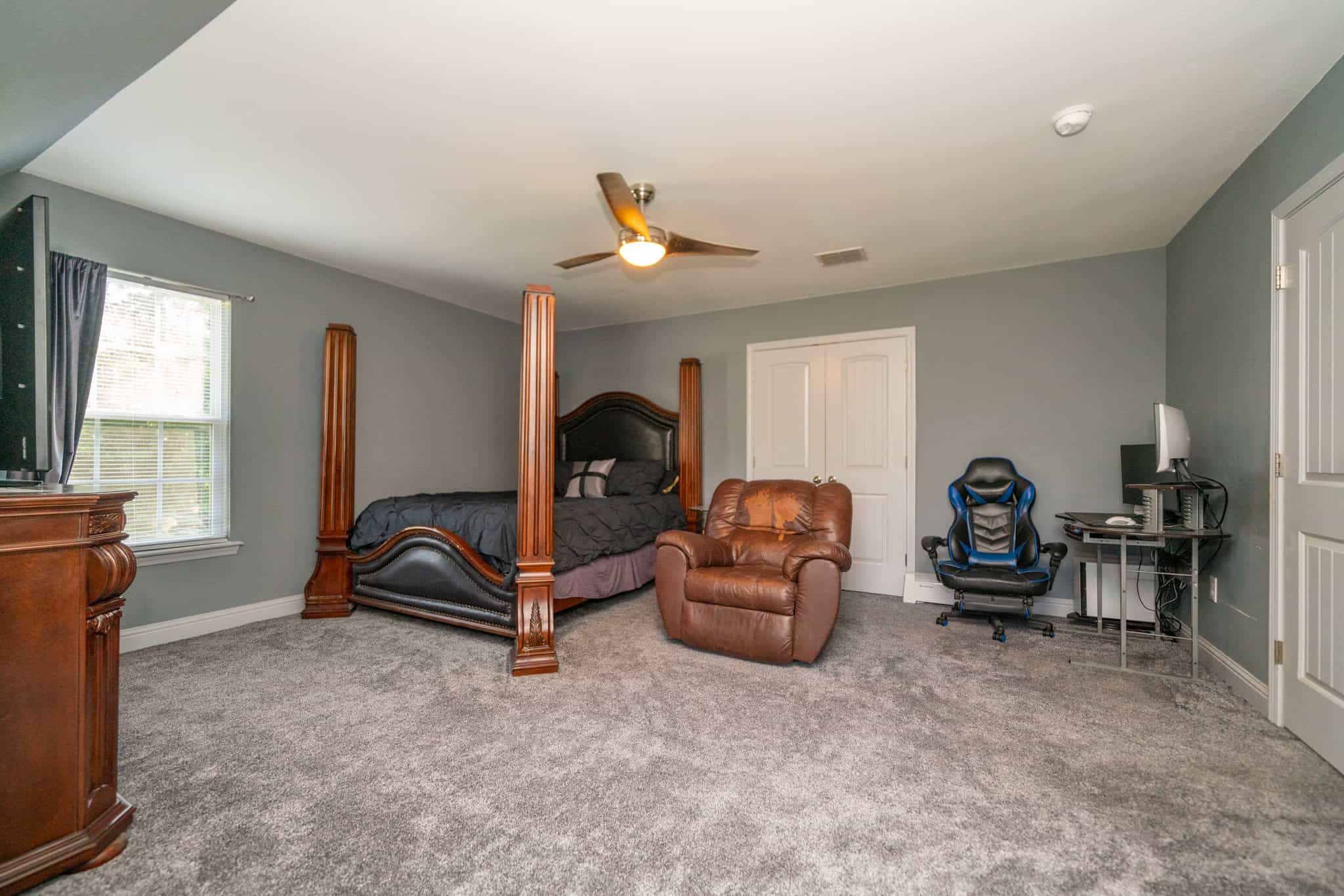 Gorgeous Home and Acreage for Hunting and Fishing