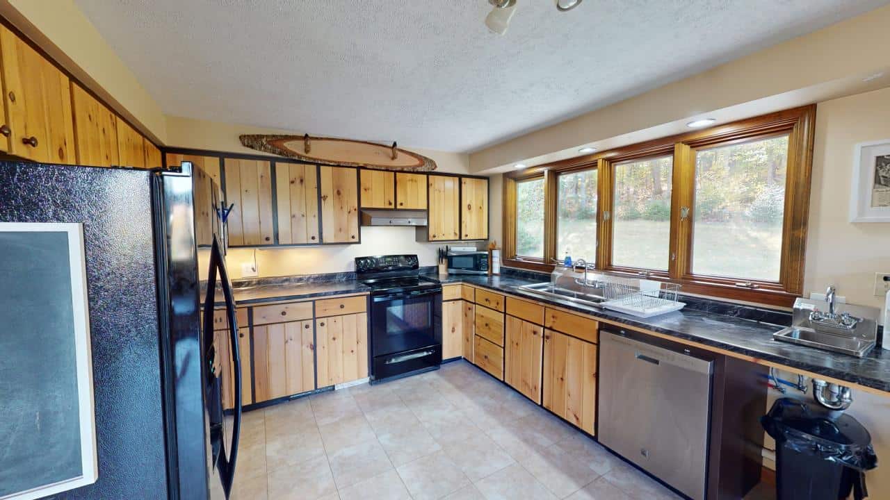 Contemporary Home on 10.5 acres with Pond