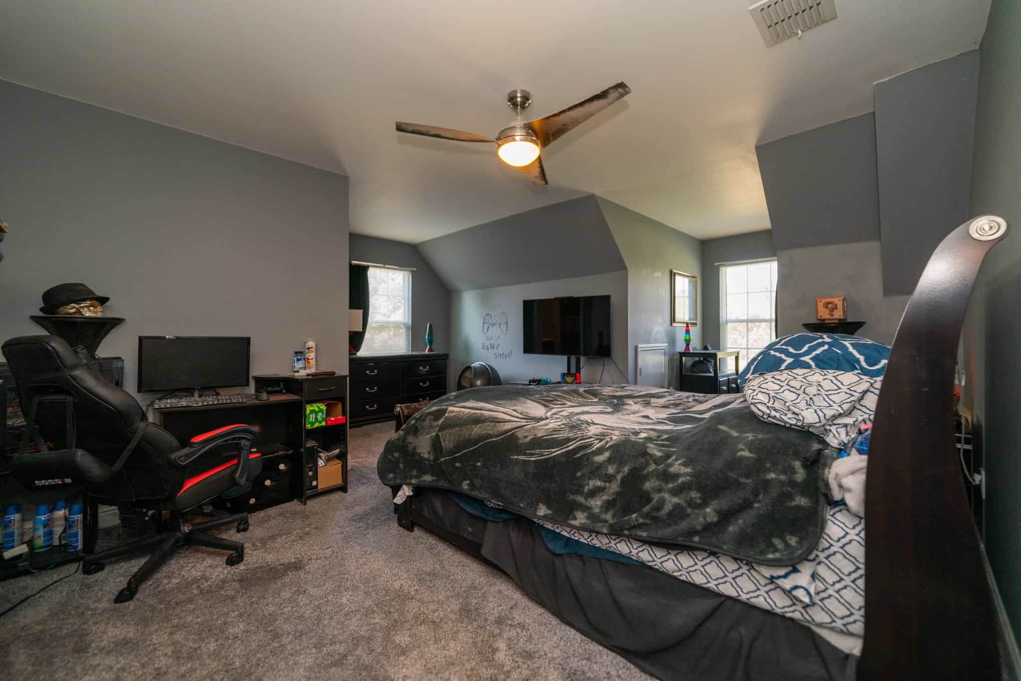 Gorgeous Home and Acreage for Hunting and Fishing