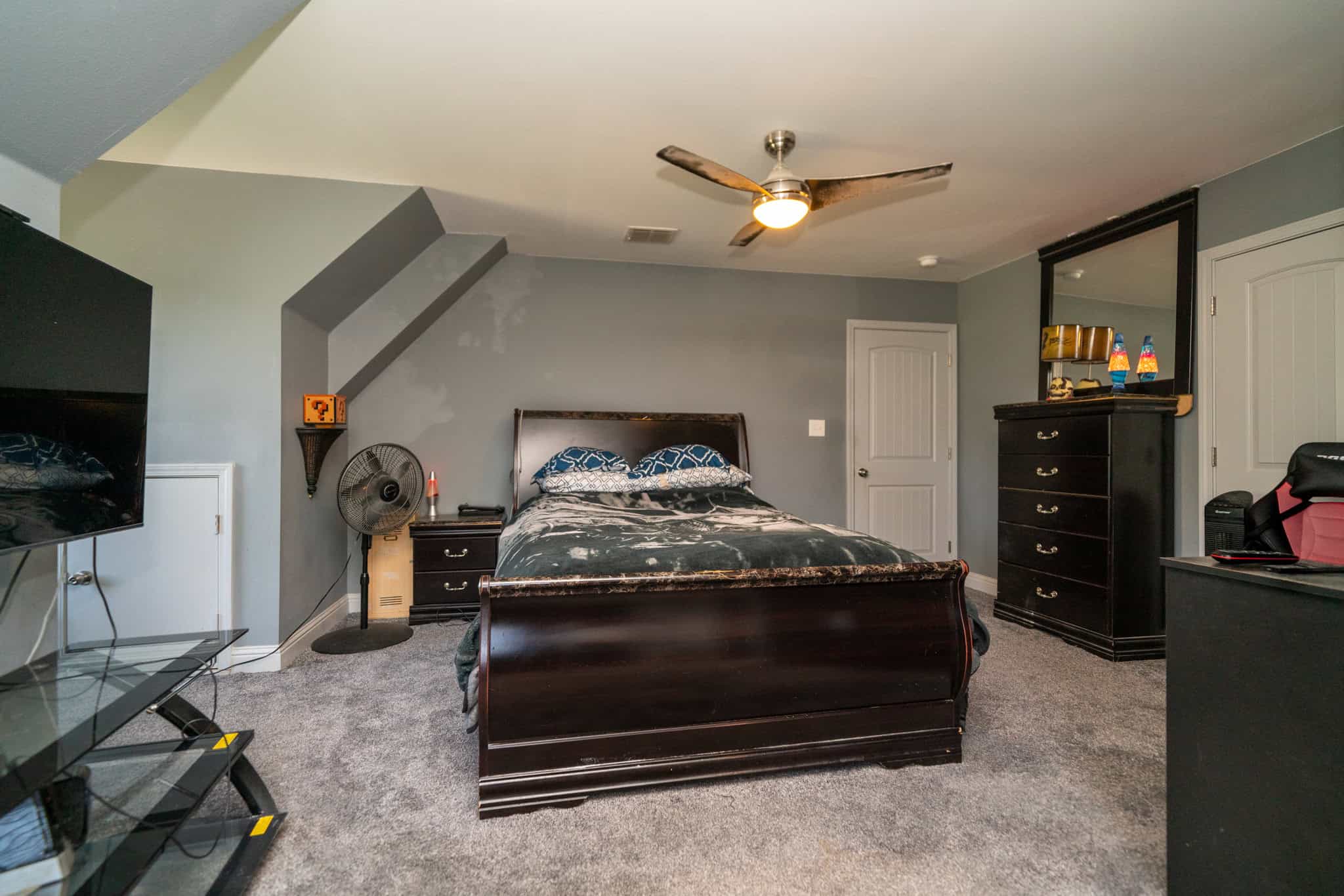 Gorgeous Home and Acreage for Hunting and Fishing