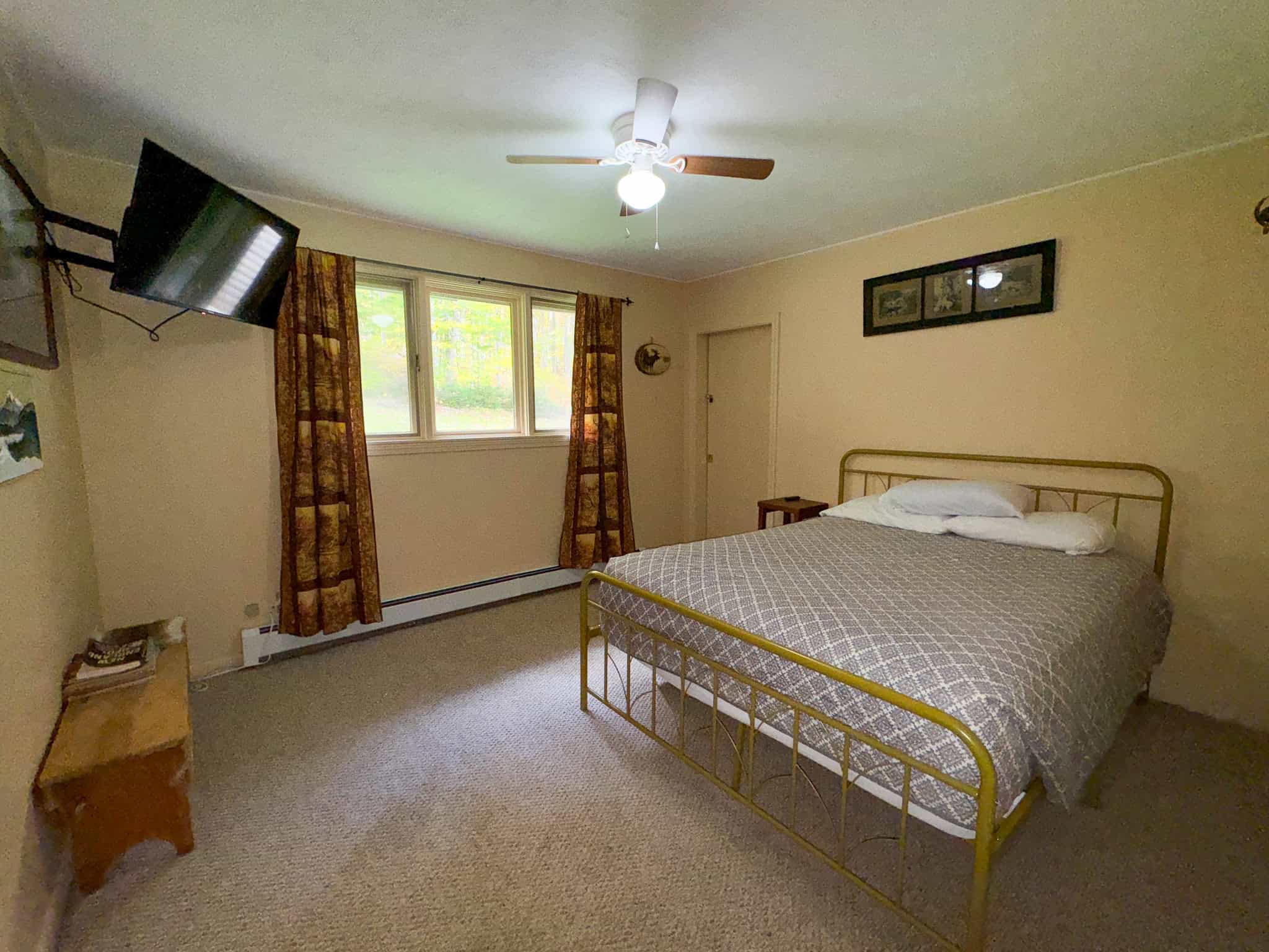 Contemporary Home on 10.5 acres with Pond