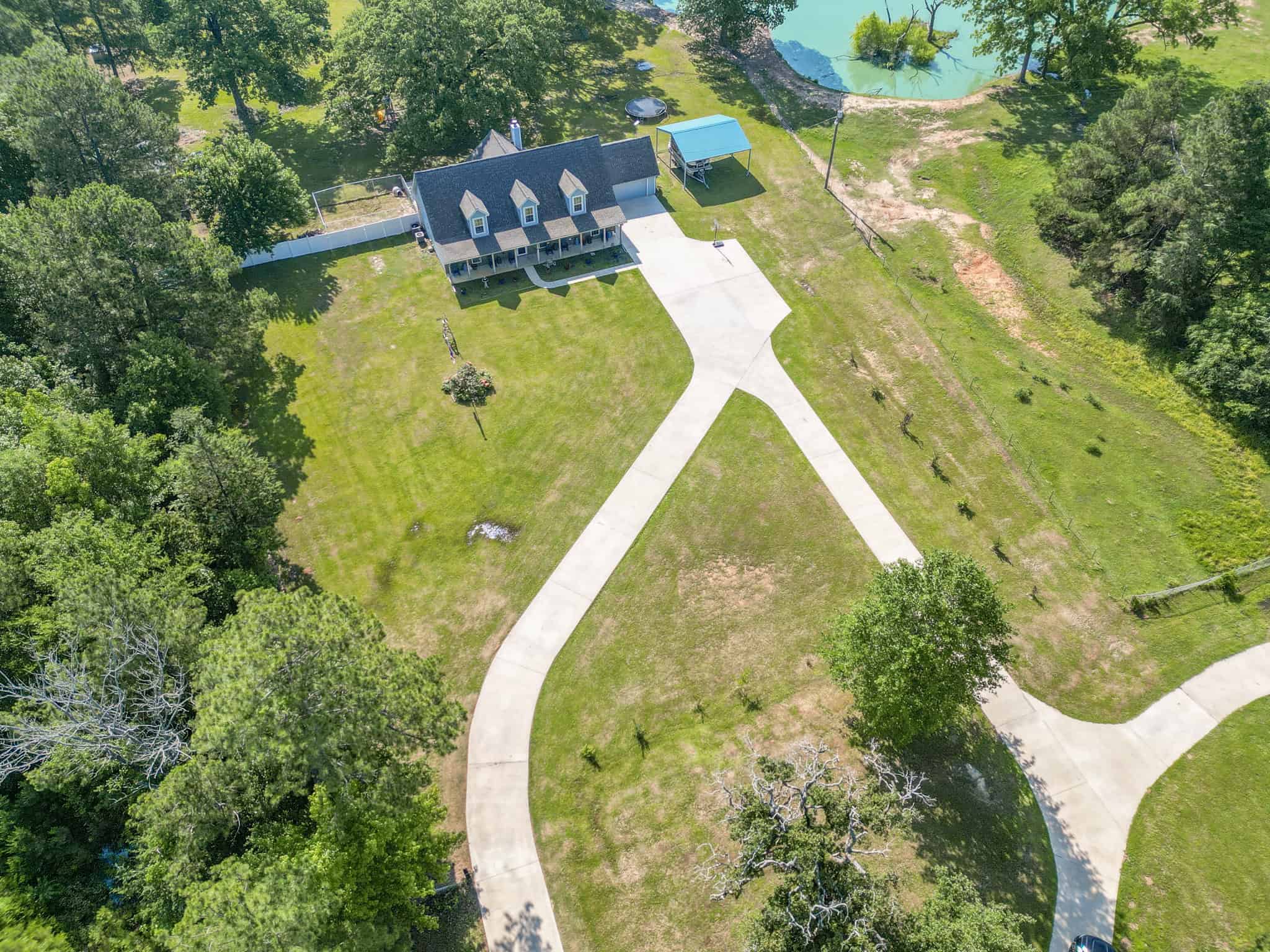 Gorgeous Home and Acreage for Hunting and Fishing