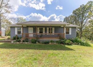 Country Home and Wooded Acreage in Alton, Missouri