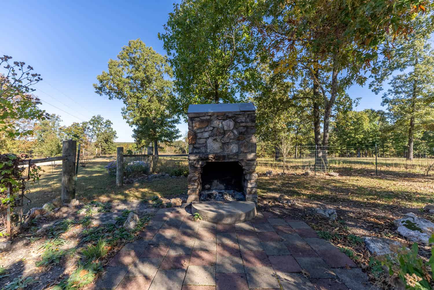 COUNTRY HOME WITH ACREAGE IN ARKANSAS