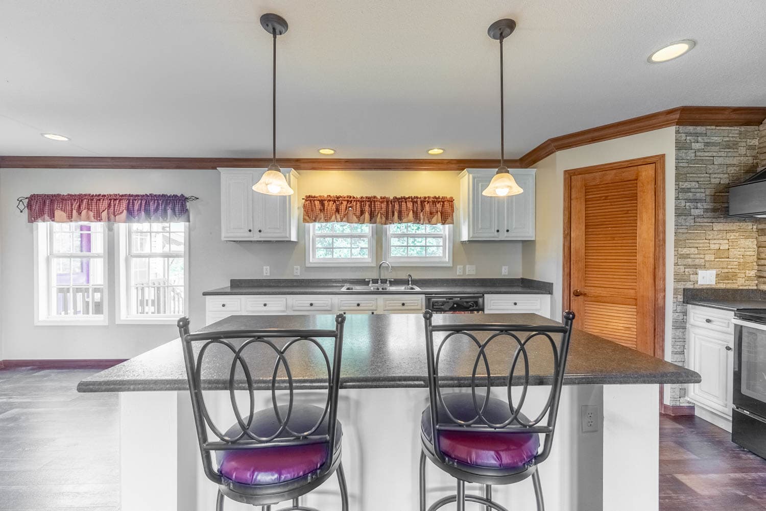 COUNTRY HOME WITH ACREAGE IN ARKANSAS