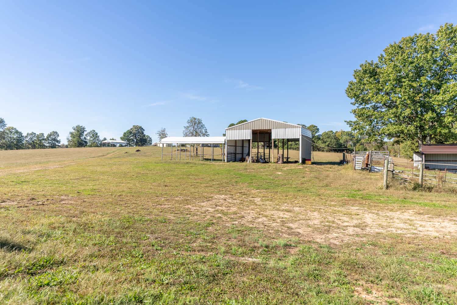 COUNTRY HOME WITH ACREAGE IN ARKANSAS