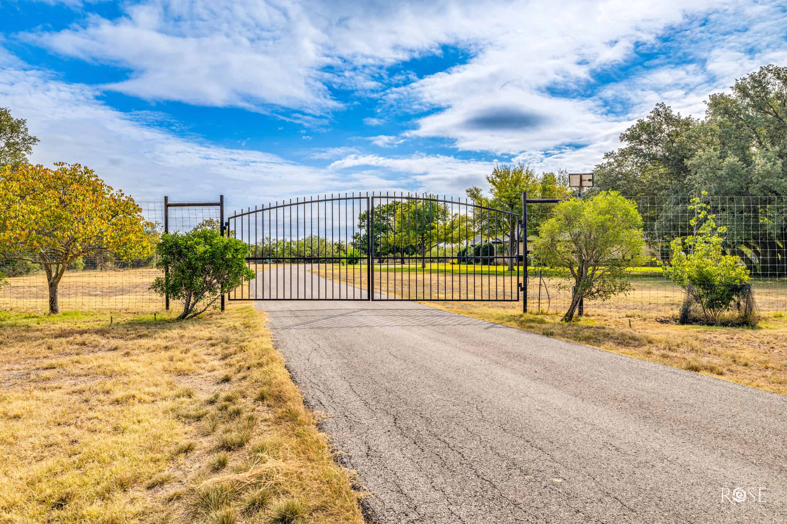 Charming Custom Home on 50 Acres – Just Minutes from Sonora,