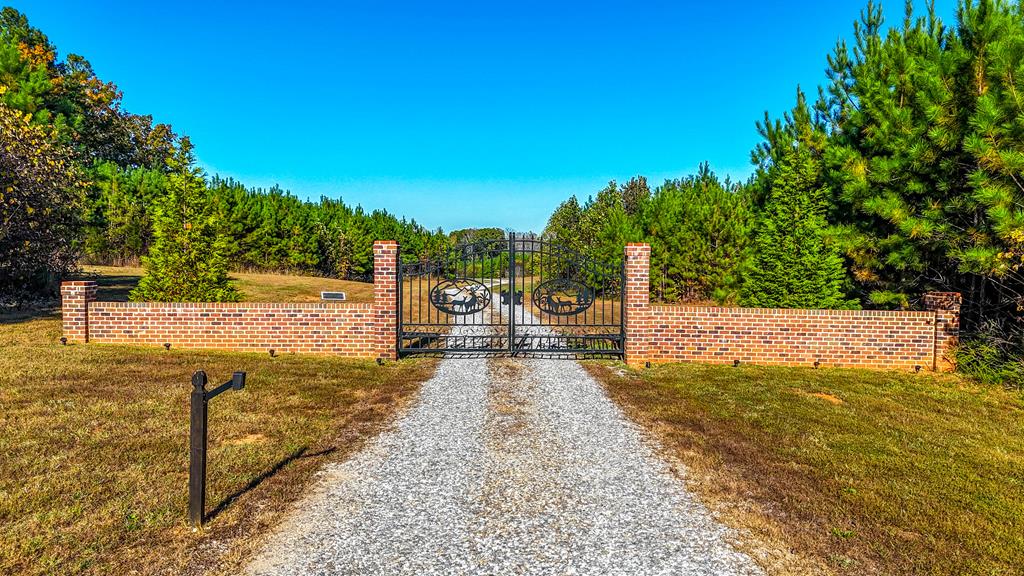 Central Virginia’s Premier Hunting Estate: 486 Acres