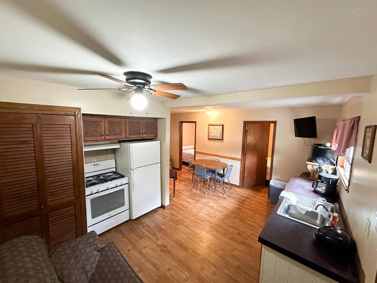 Home on 25.10 ± Acres for Sale in Jadwin, Missouri