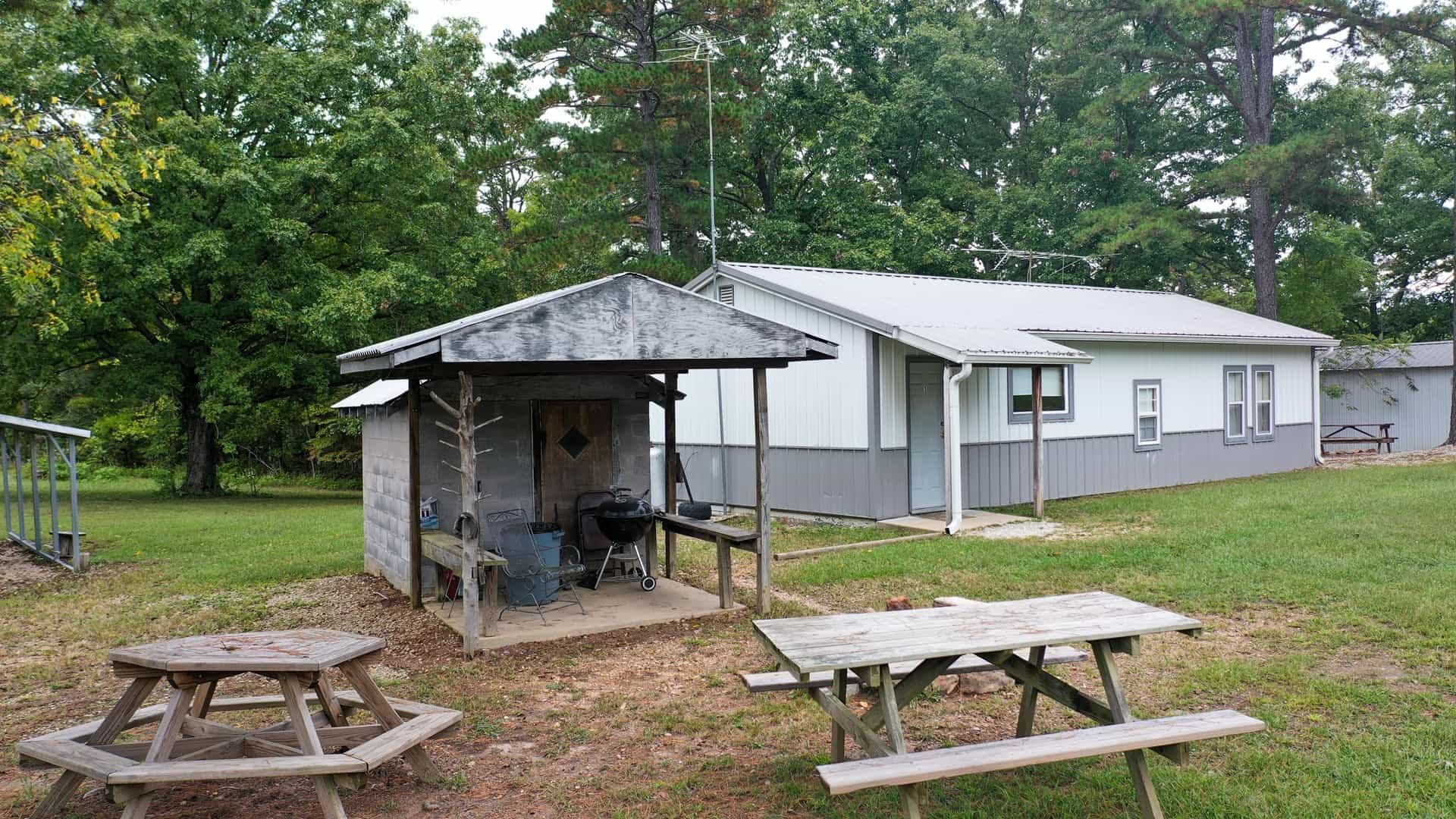 Home on 25.10 ± Acres for Sale in Jadwin, Missouri
