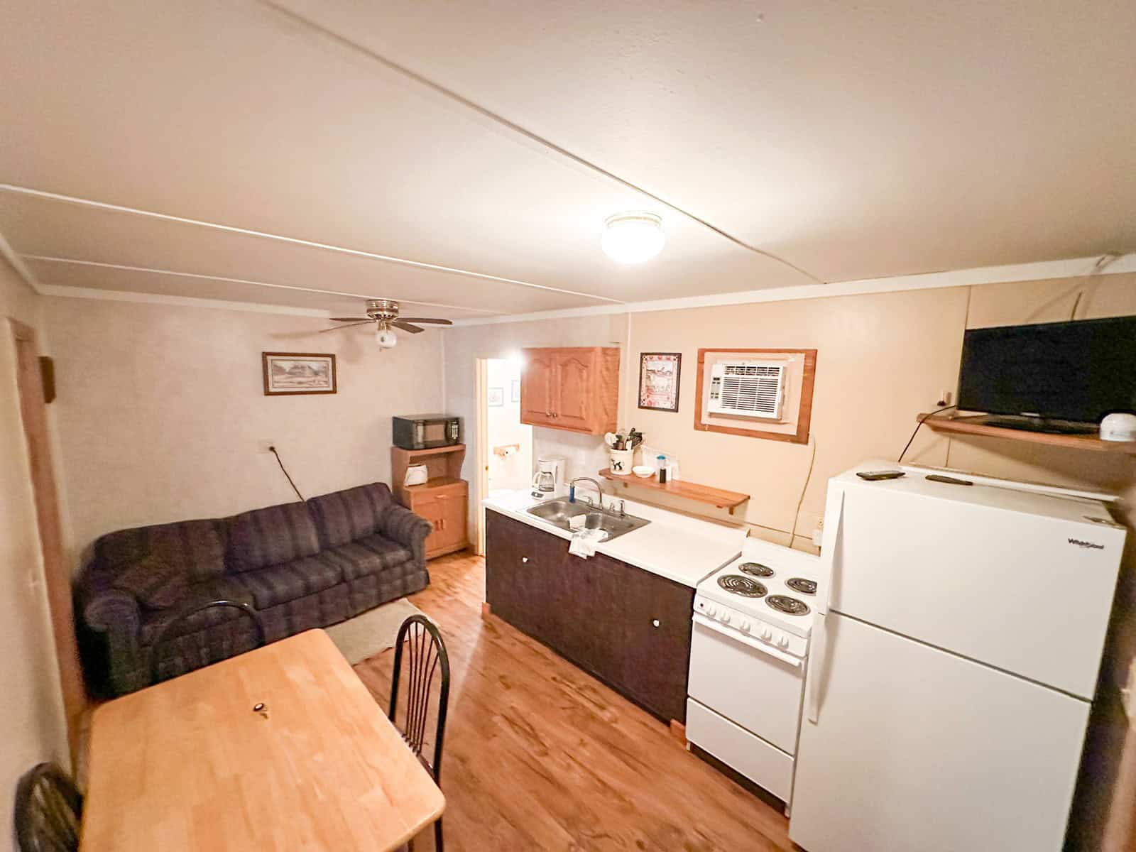 Home on 25.10 ± Acres for Sale in Jadwin, Missouri
