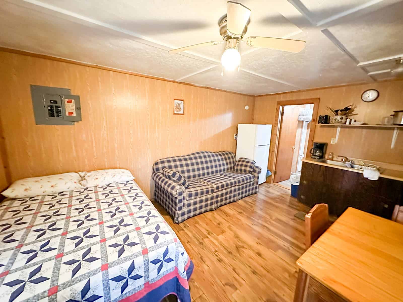 Home on 25.10 ± Acres for Sale in Jadwin, Missouri
