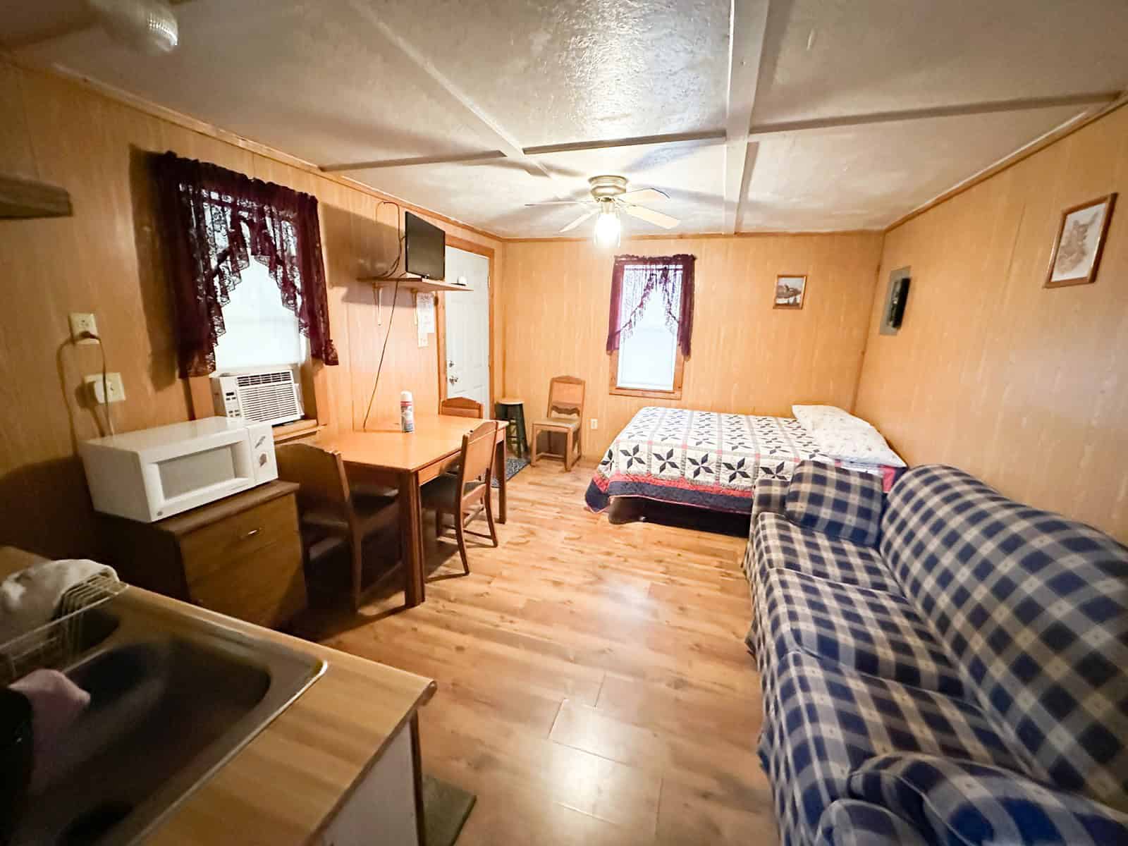 Home on 25.10 ± Acres for Sale in Jadwin, Missouri