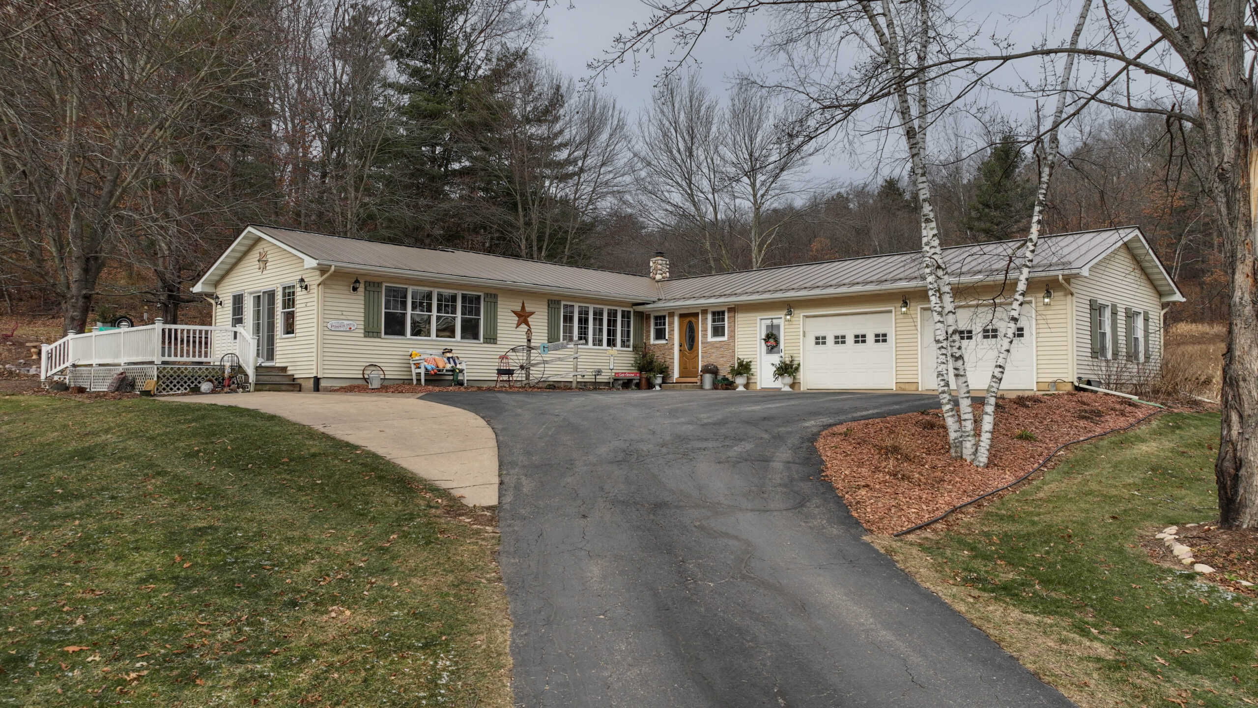 Charming Country Home with Trophy Whitetail Hunting in Juneau County, WI