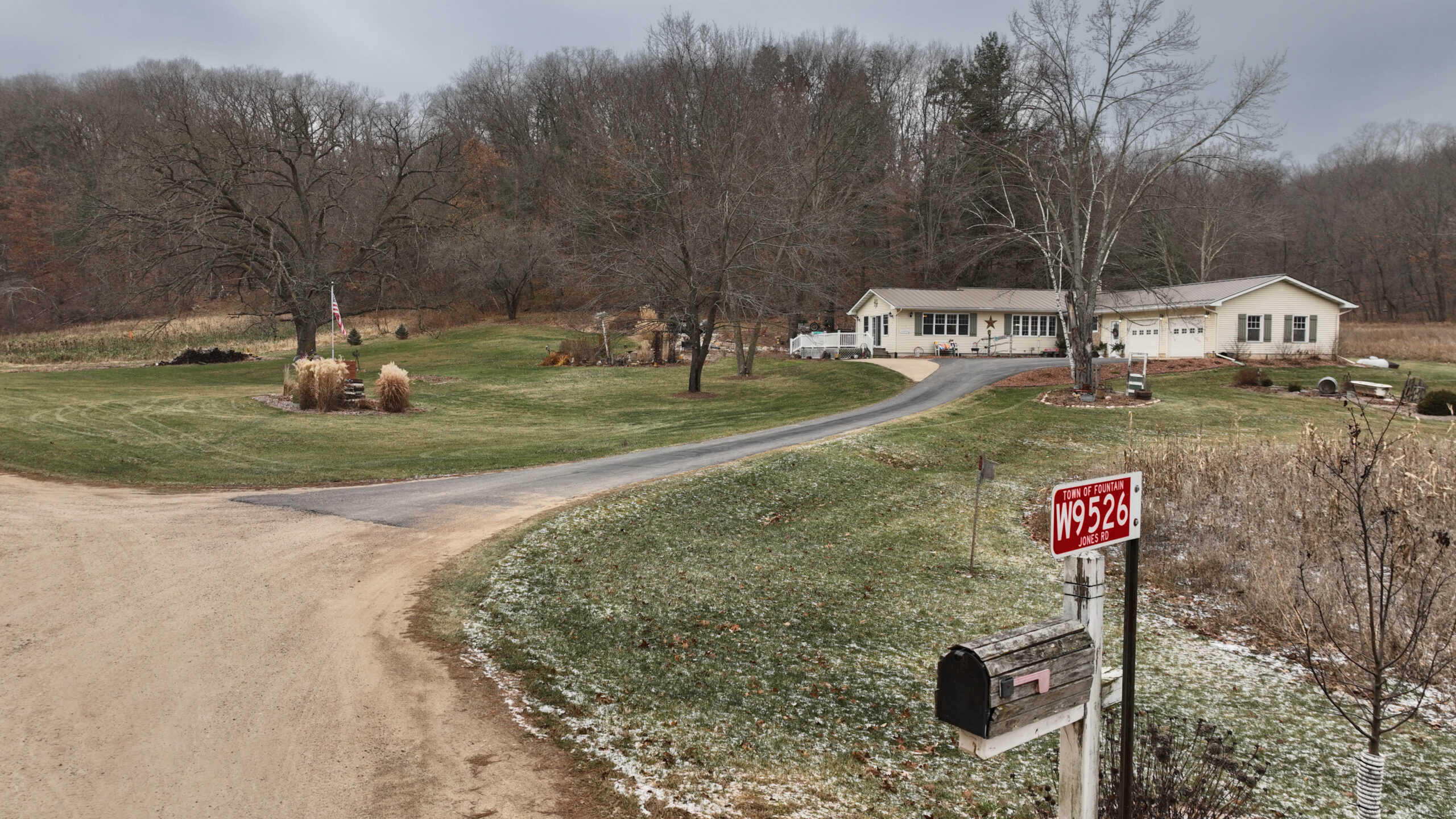Charming Country Home with Trophy Whitetail Hunting in Juneau County, WI