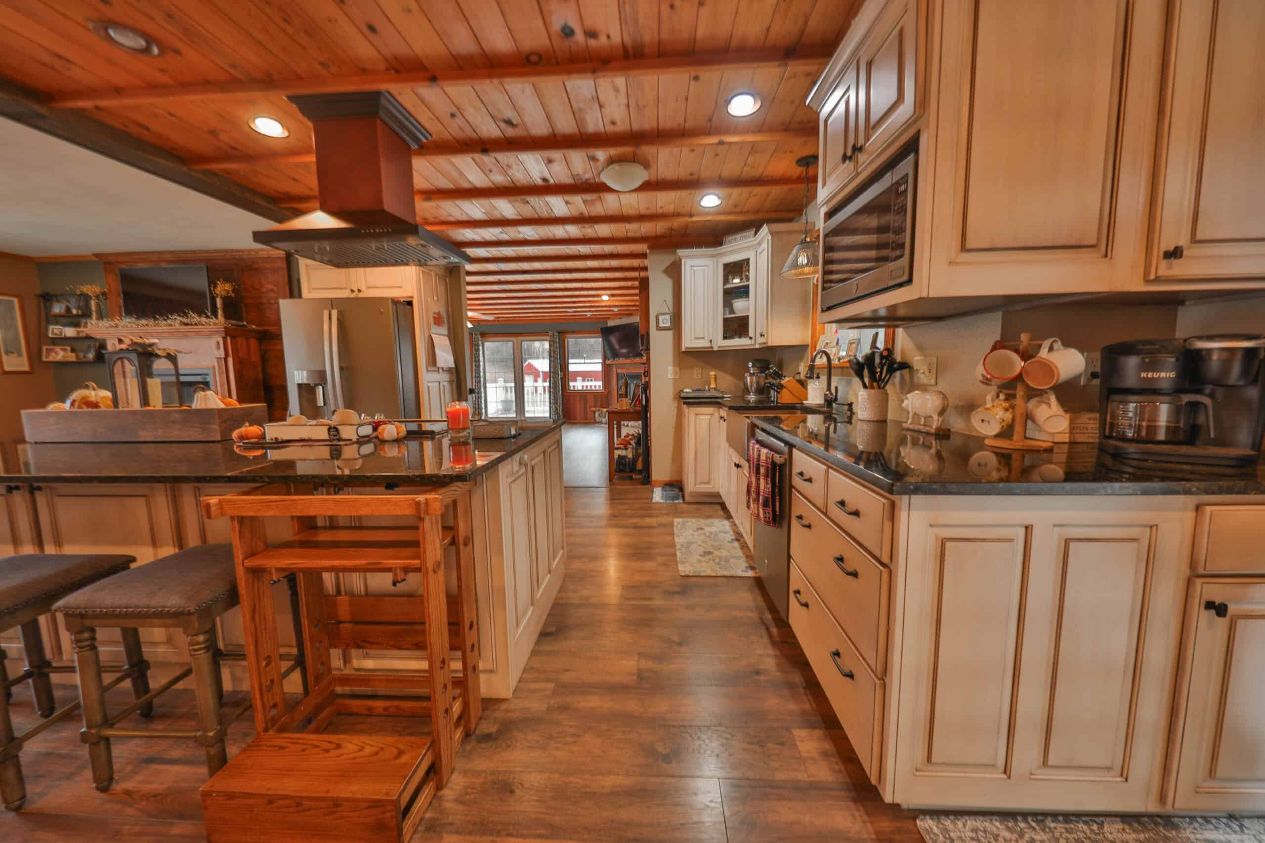 Charming Country Home with Trophy Whitetail Hunting in Juneau County, WI