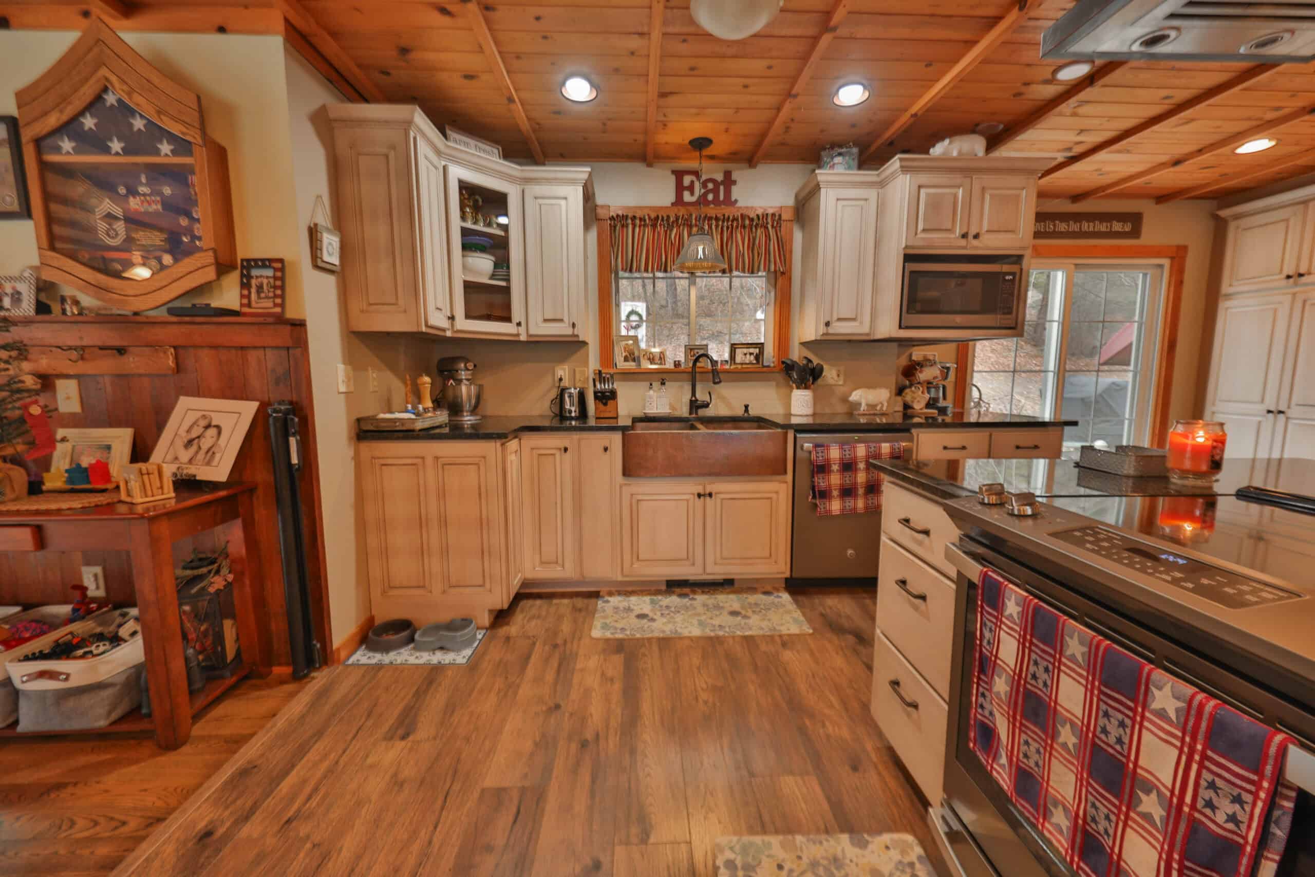 Charming Country Home with Trophy Whitetail Hunting in Juneau County, WI