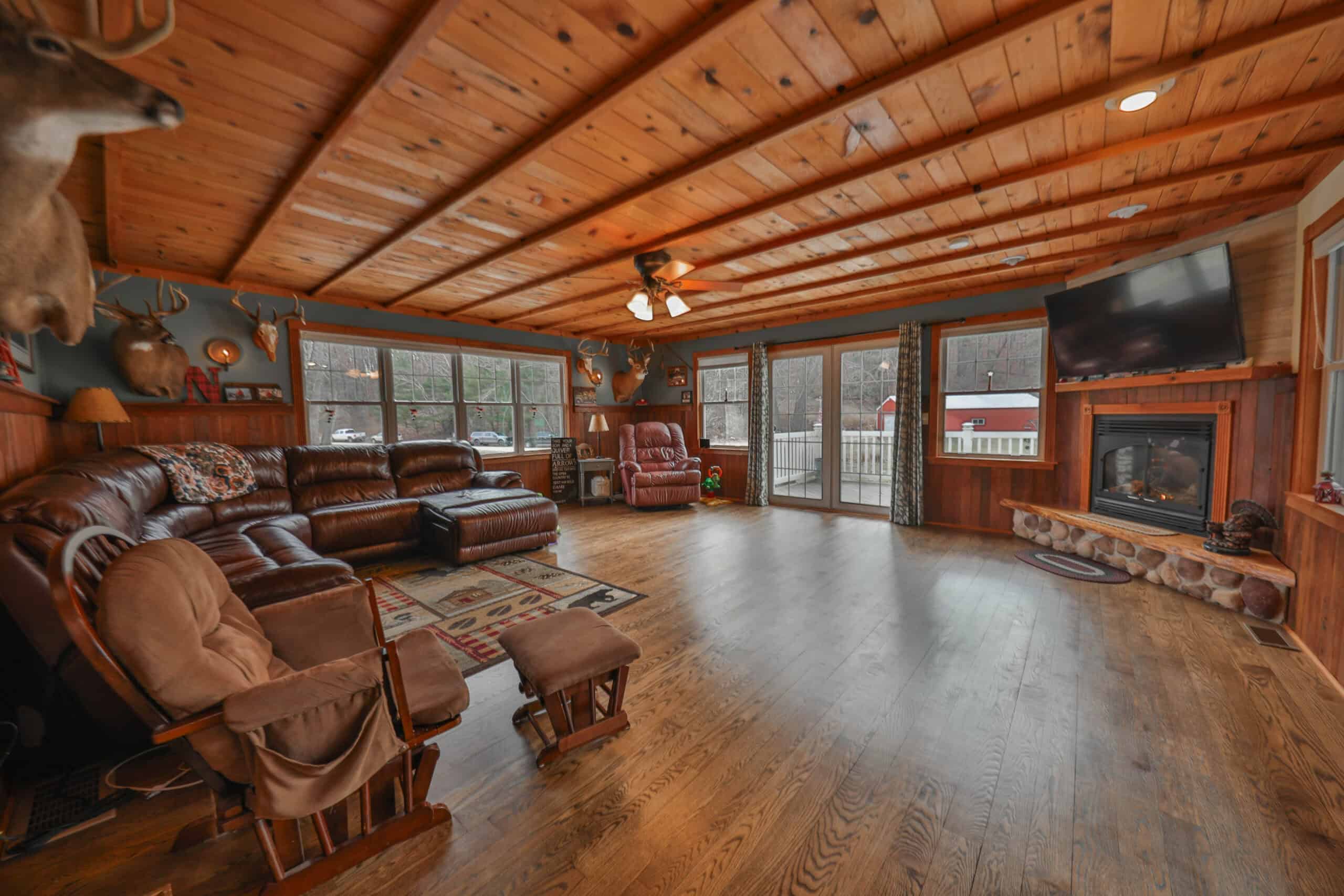 Charming Country Home with Trophy Whitetail Hunting in Juneau County, WI