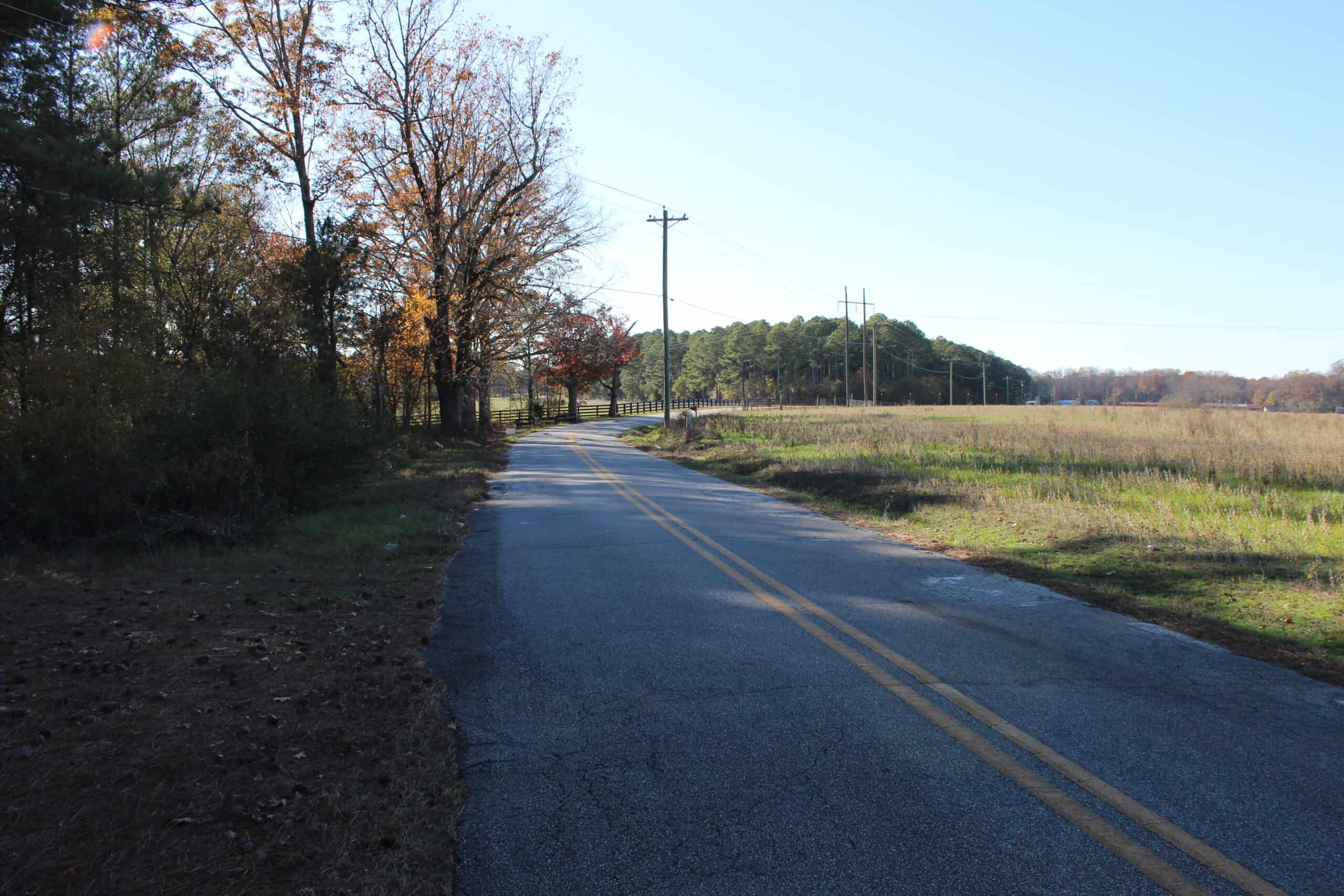 24 acres of beautiful hardwoods close to Lake Hartwell