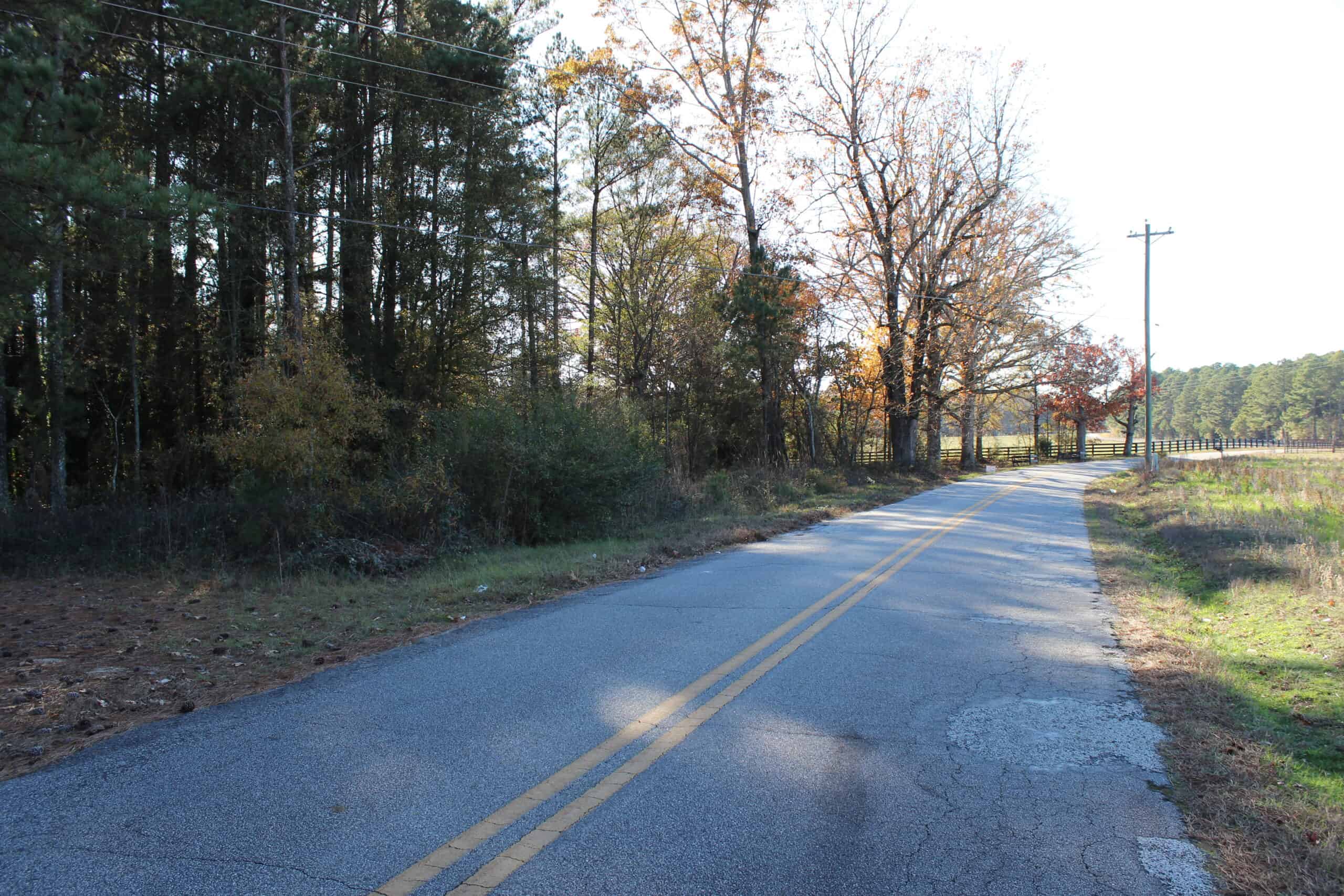 24 acres of beautiful hardwoods close to Lake Hartwell